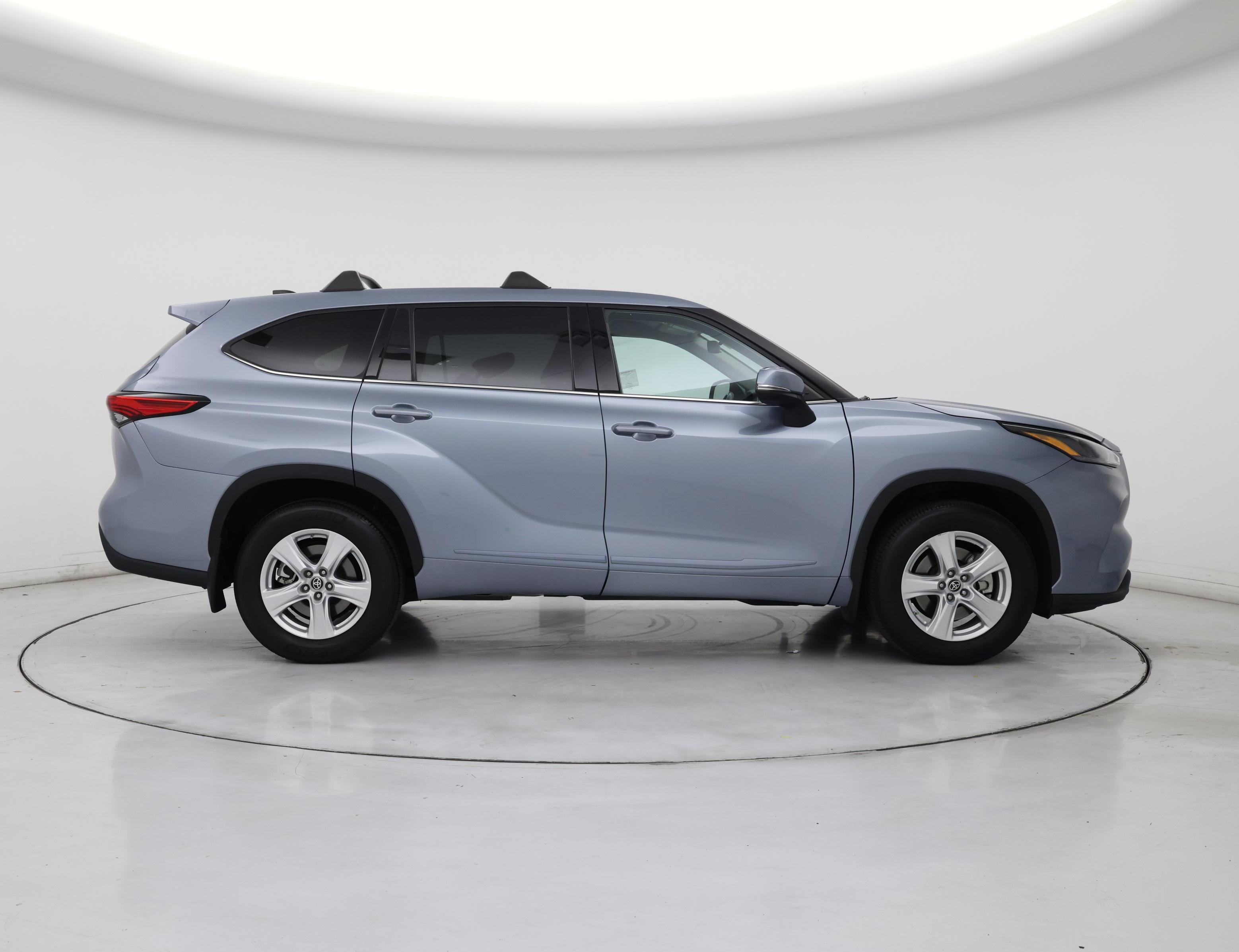 Thumbnail: 2022 Toyota Highlander - 7