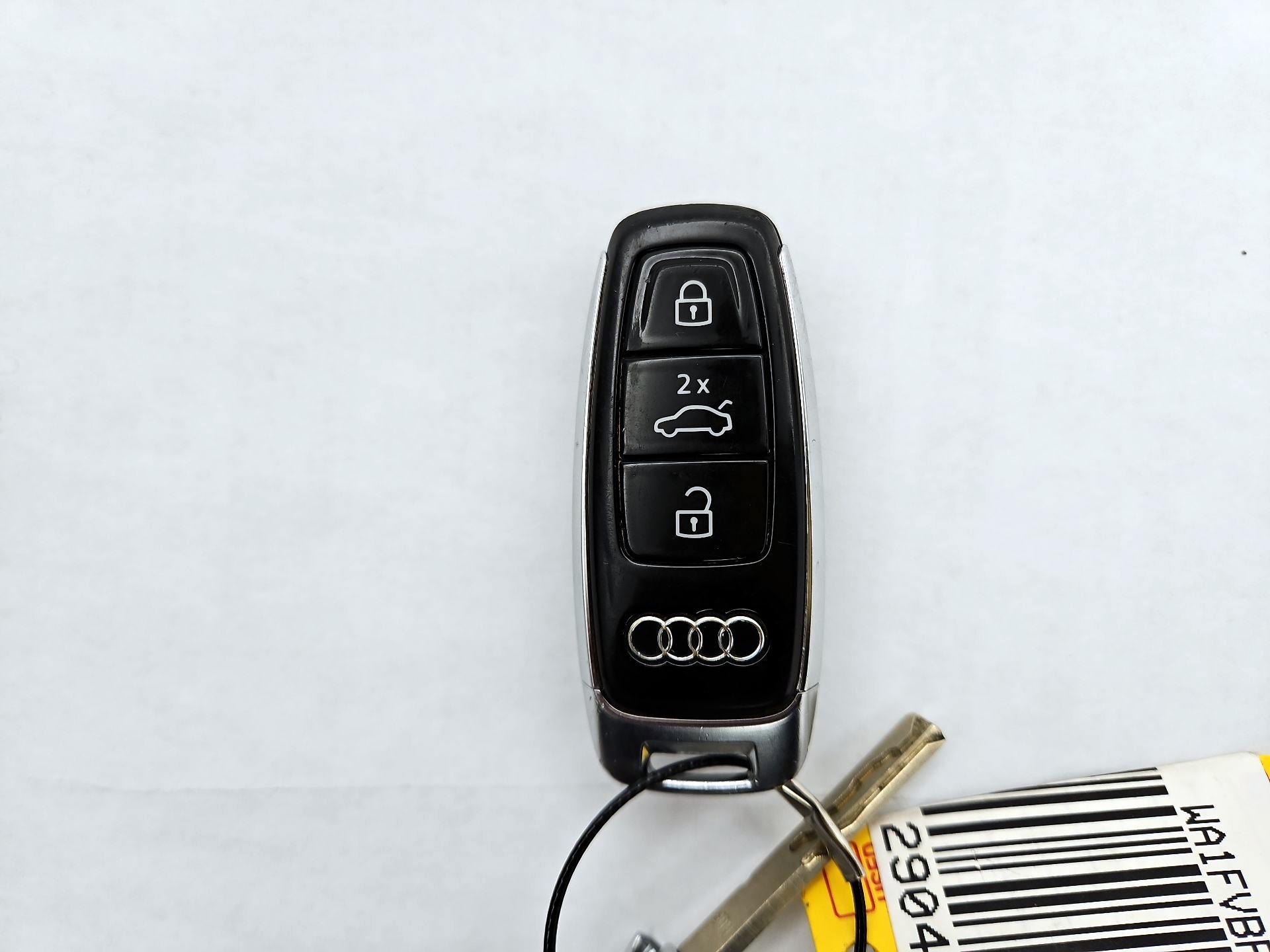 Thumbnail: 2023 Audi Q8 - 18