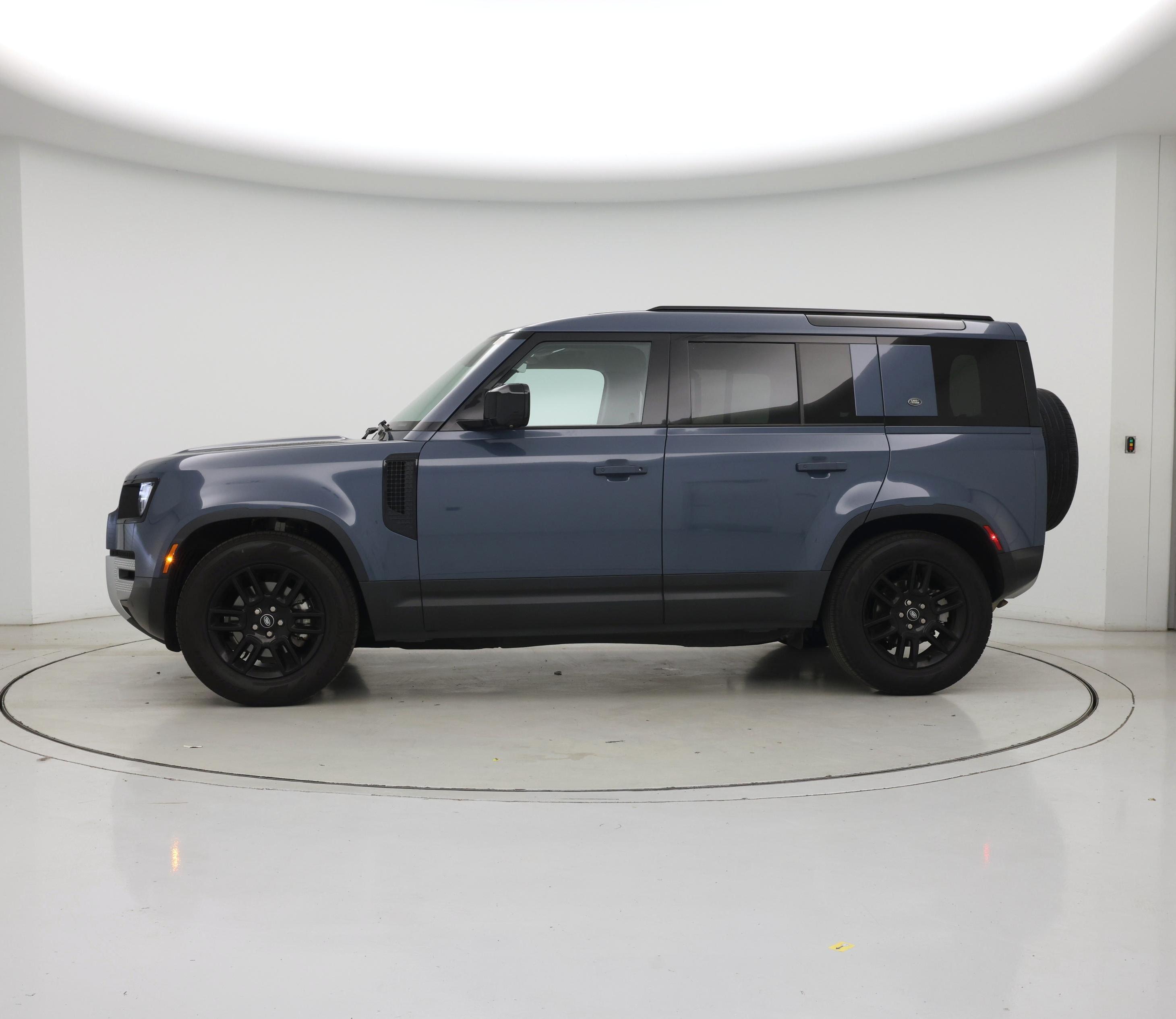 Thumbnail: 2023 Land Rover Defender - 3