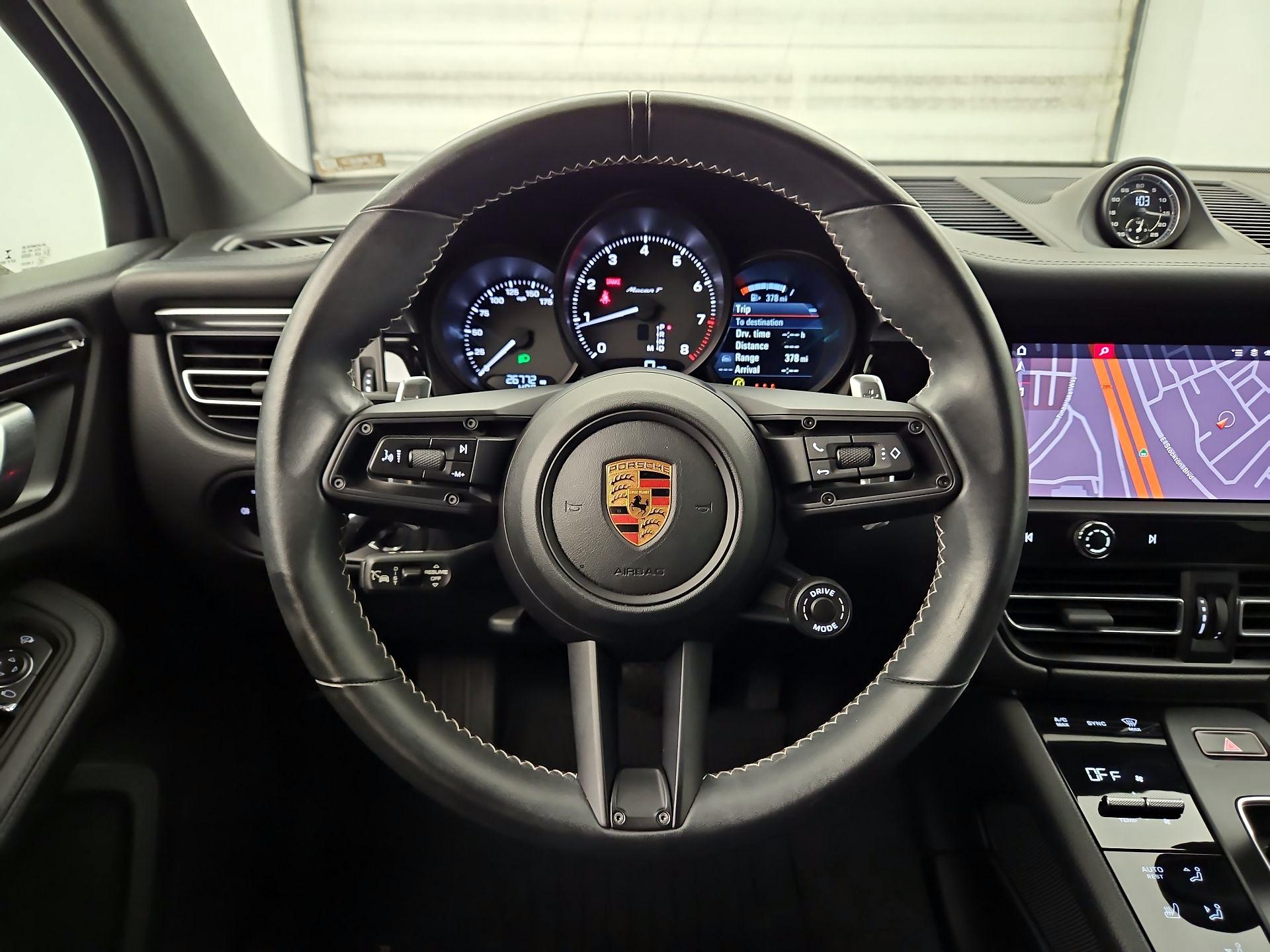 Thumbnail: 2023 Porsche Macan - 10