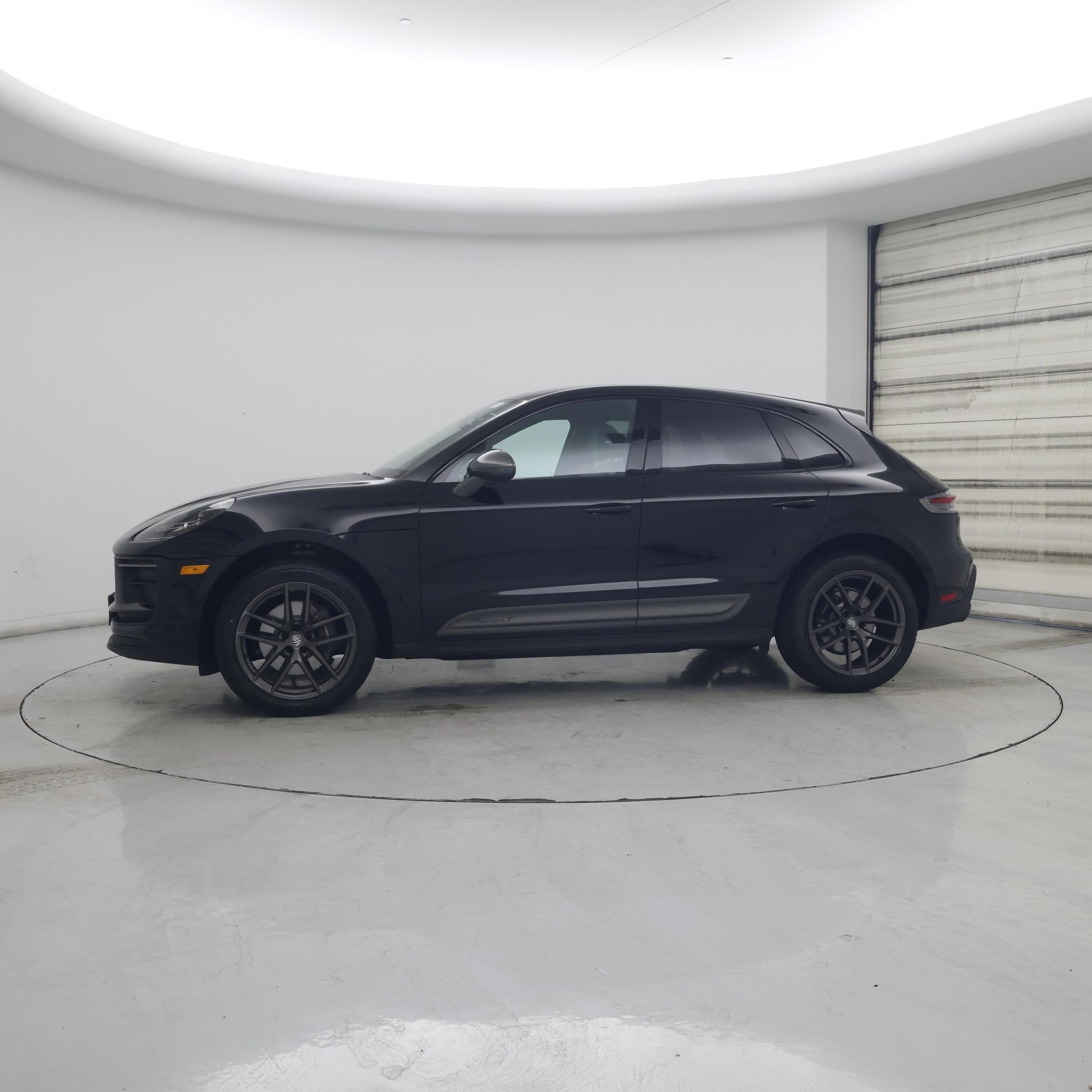 Thumbnail: 2023 Porsche Macan - 3