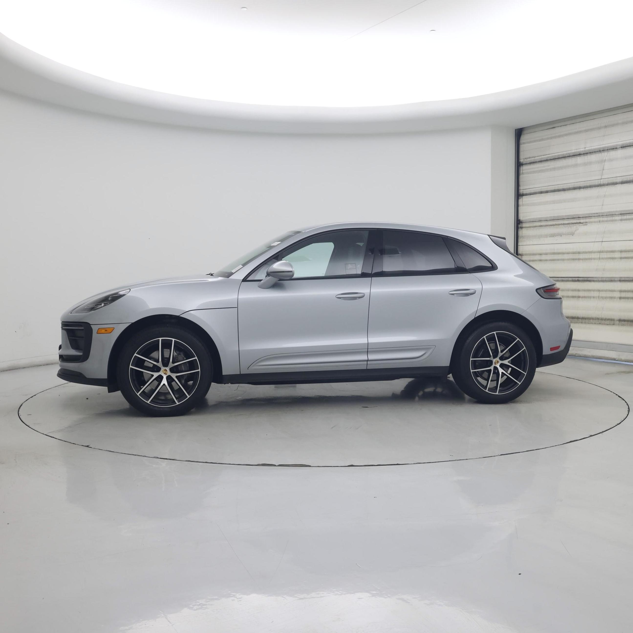 Thumbnail: 2022 Porsche Macan - 3