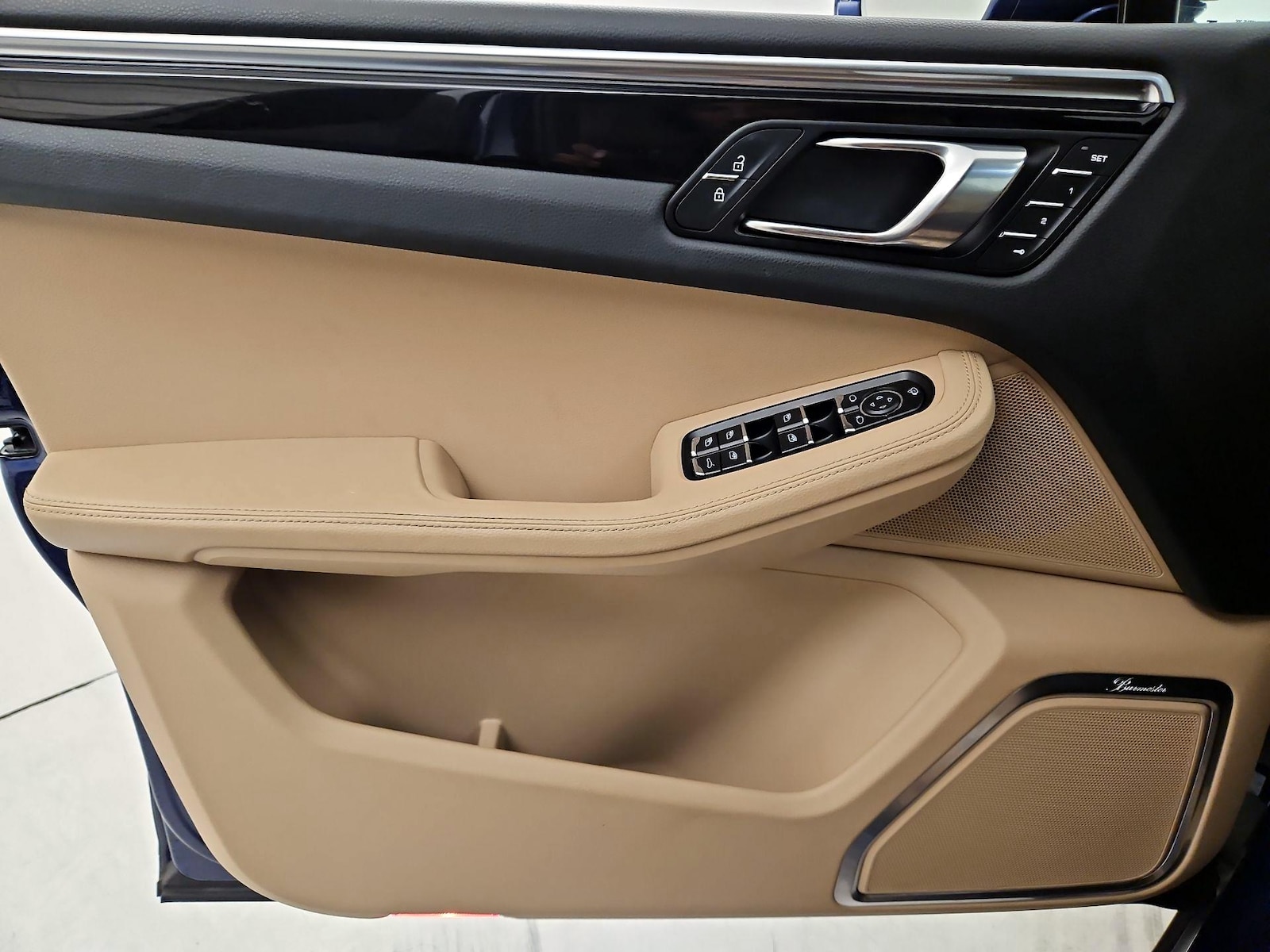 2023 Porsche Macan T - Photo 13