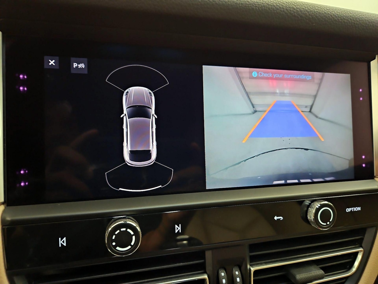 2023 Porsche Macan T - Photo 16