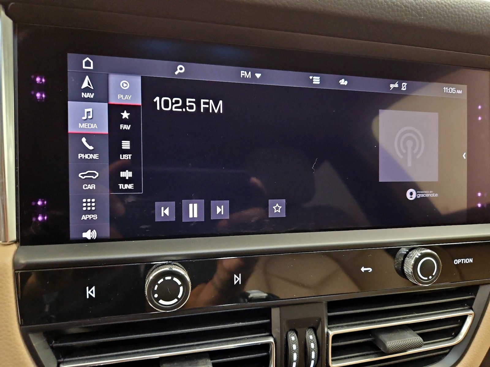 2023 Porsche Macan T - Photo 17