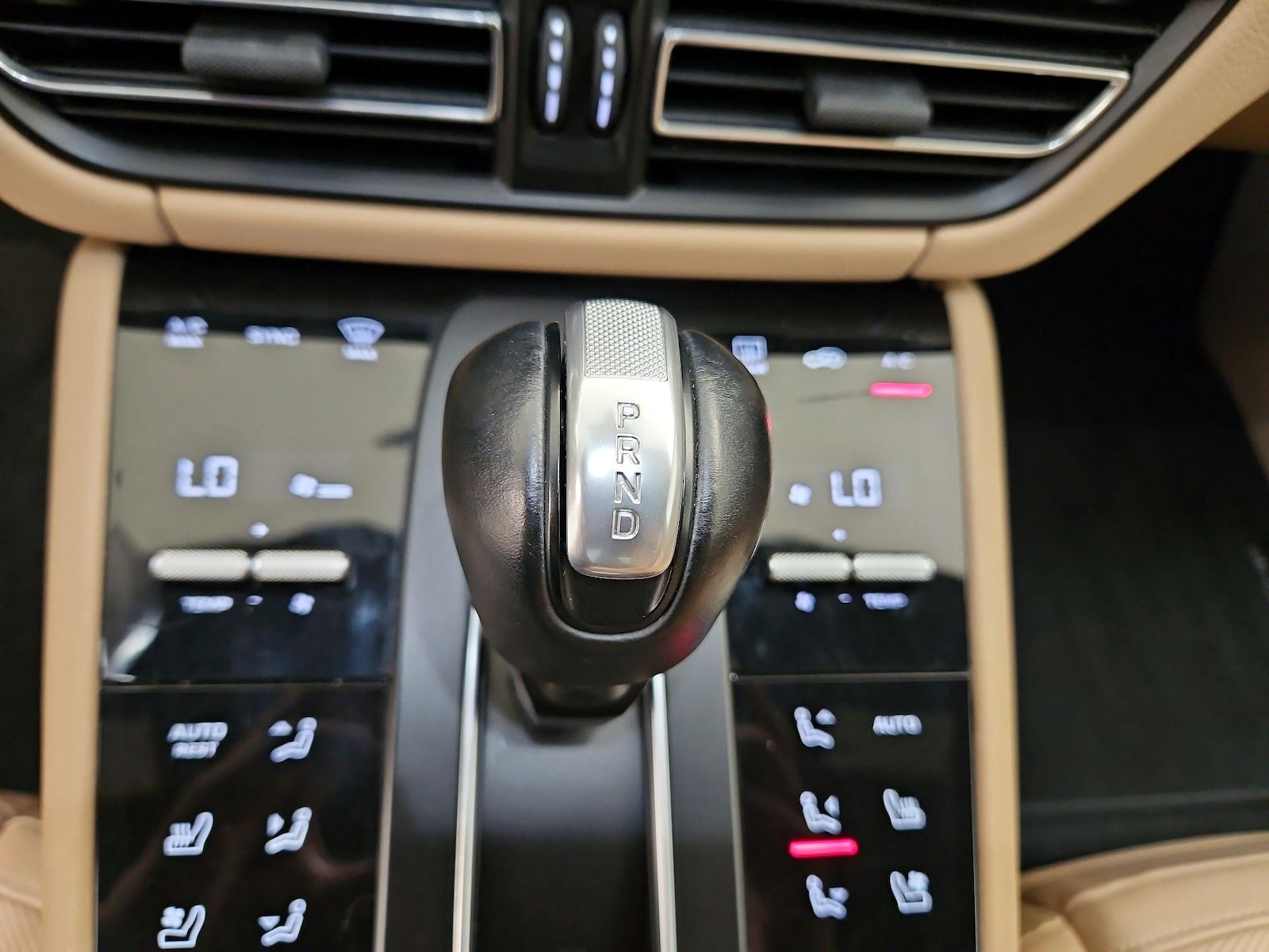 2023 Porsche Macan T - Photo 19