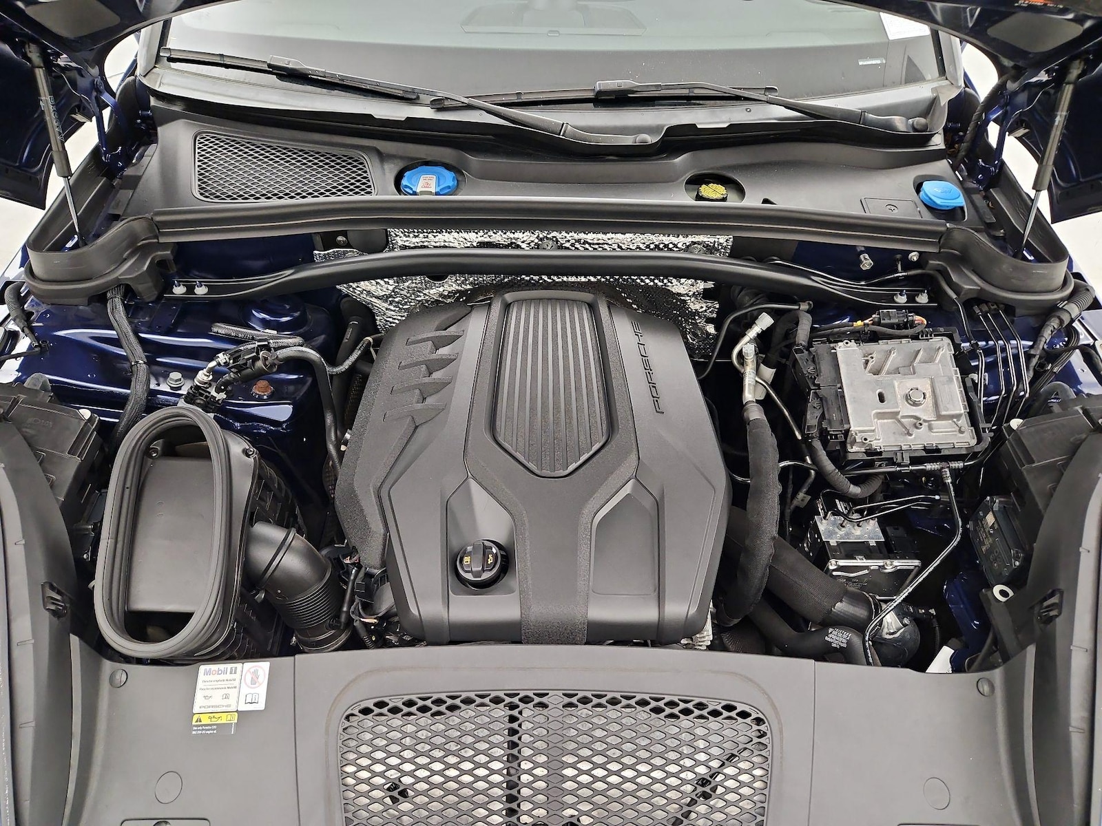 2023 Porsche Macan T - Photo 24