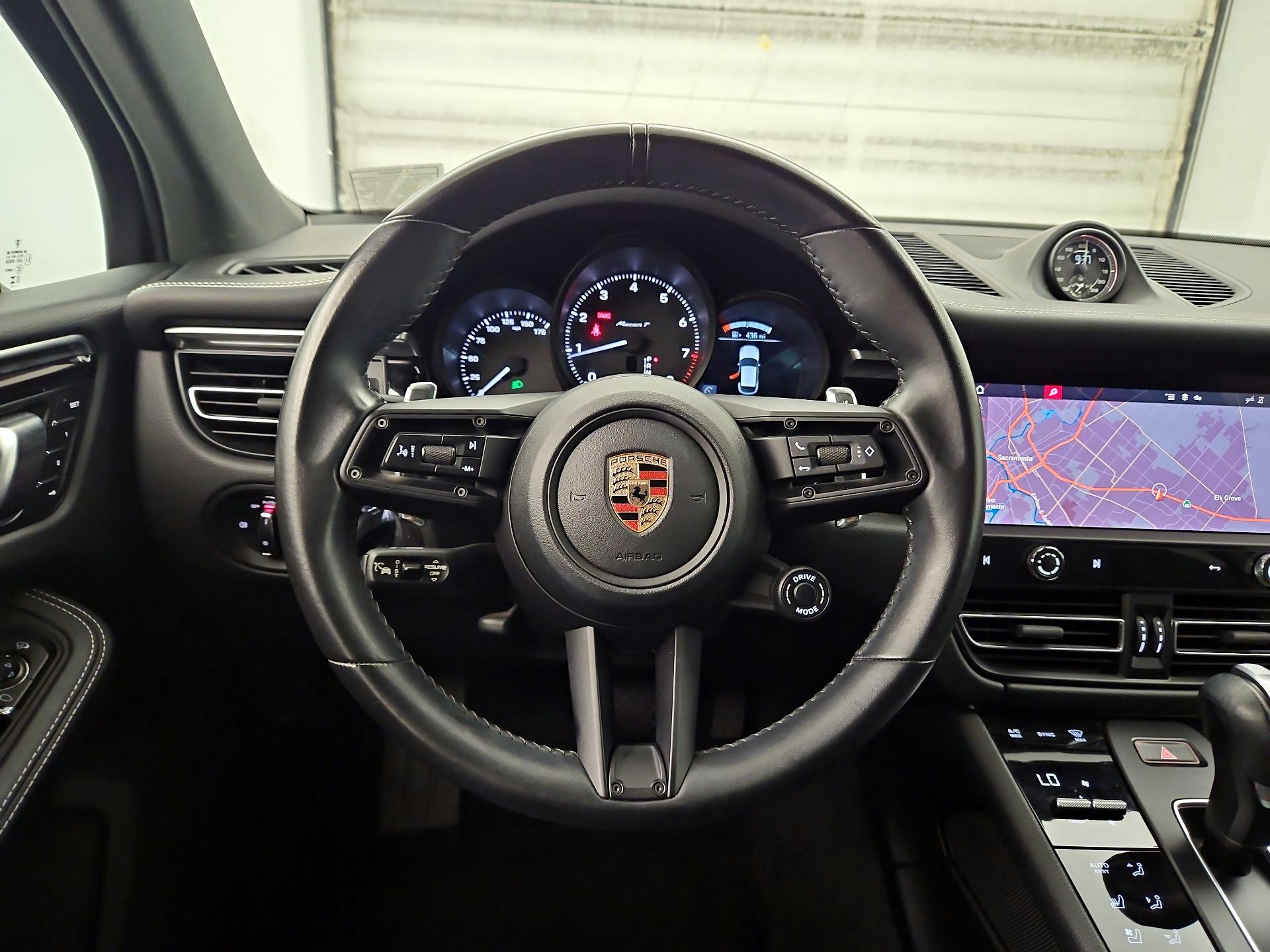 Thumbnail: 2023 Porsche Macan - 10