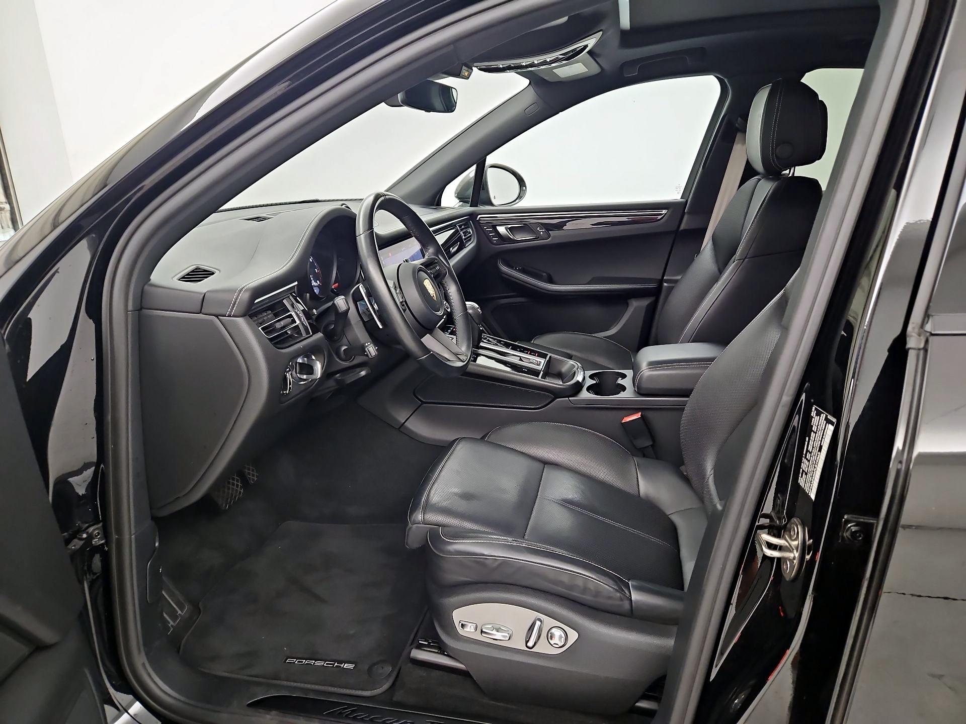 Thumbnail: 2023 Porsche Macan - 11