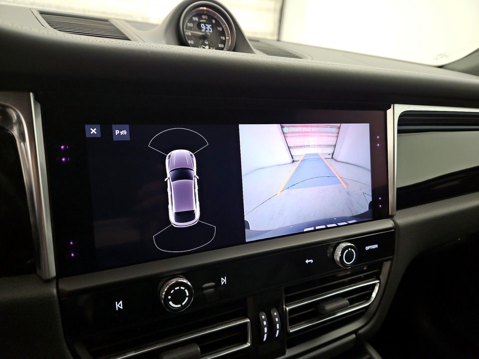 2023 Porsche Macan T - Photo 16