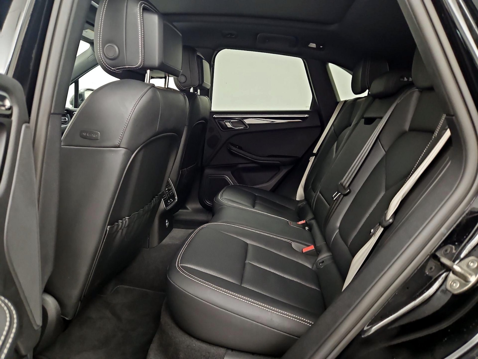 2023 Porsche Macan T - Photo 22