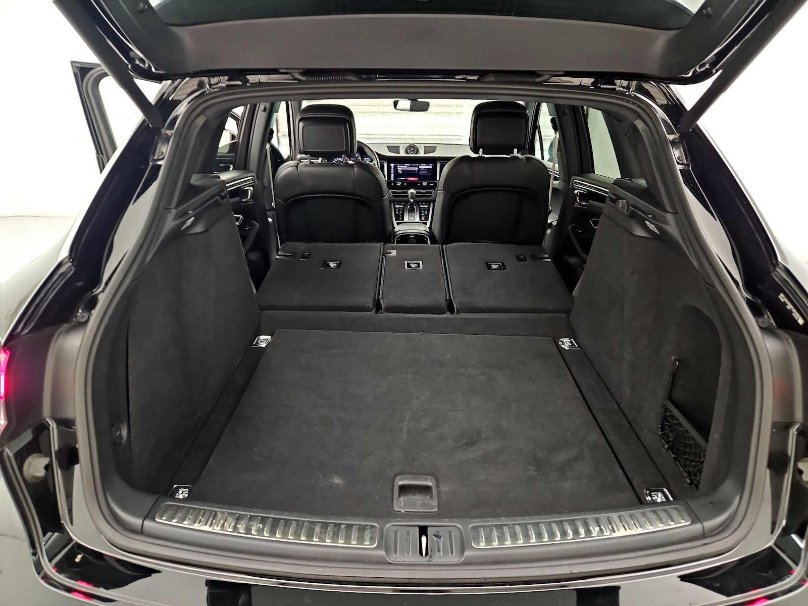 2023 Porsche Macan T - Photo 24