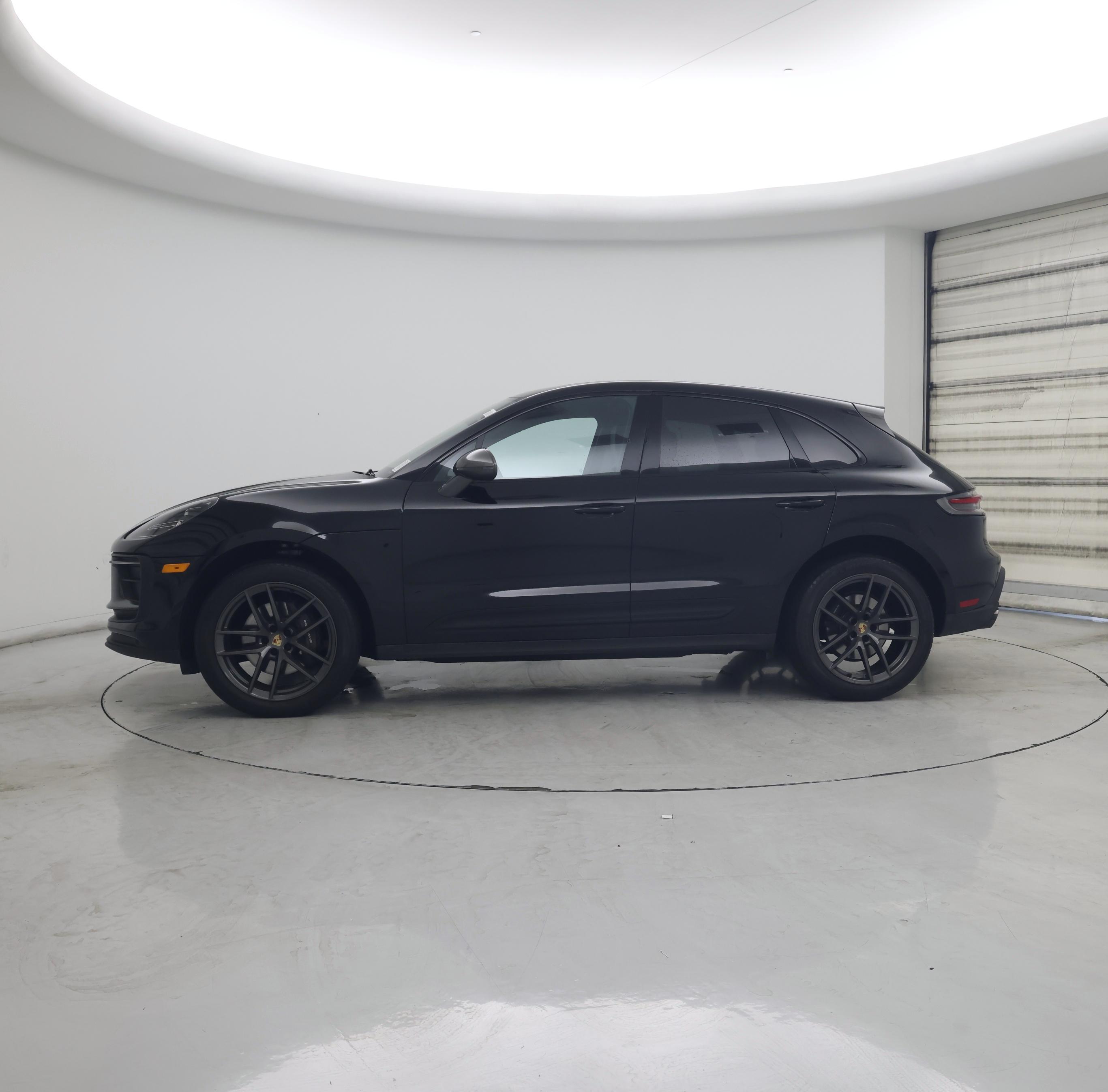 Thumbnail: 2023 Porsche Macan - 3