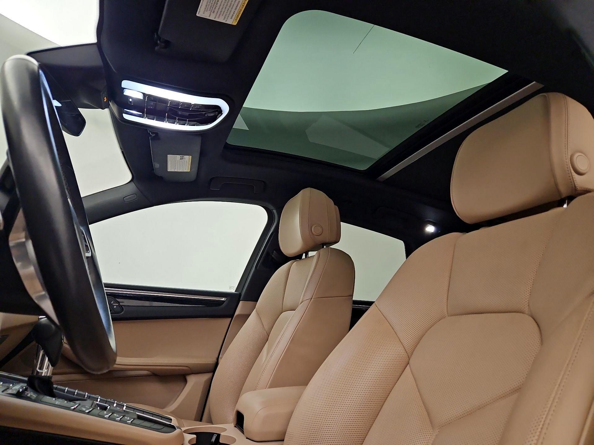 Thumbnail: 2020 Porsche Macan - 20