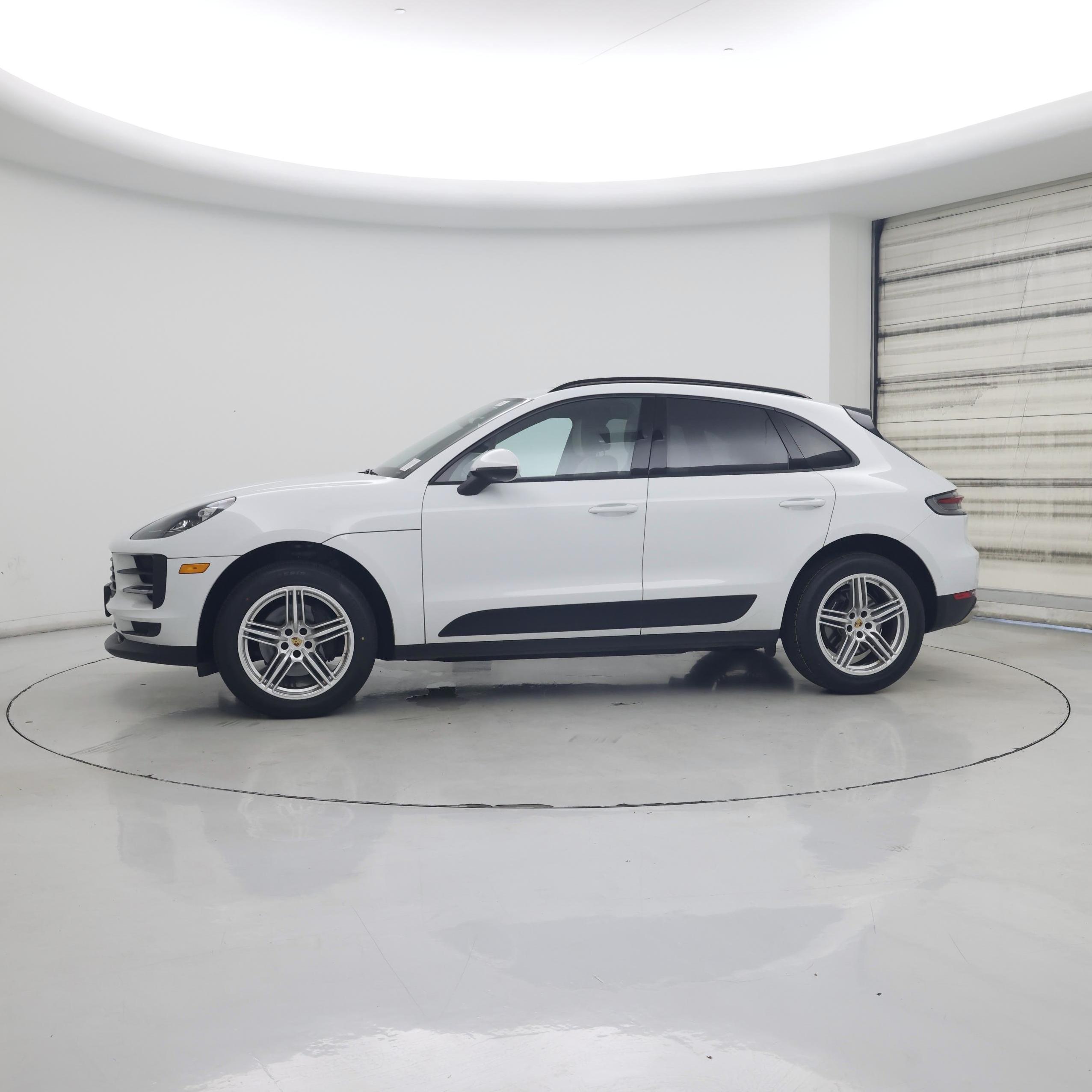 Thumbnail: 2020 Porsche Macan - 3