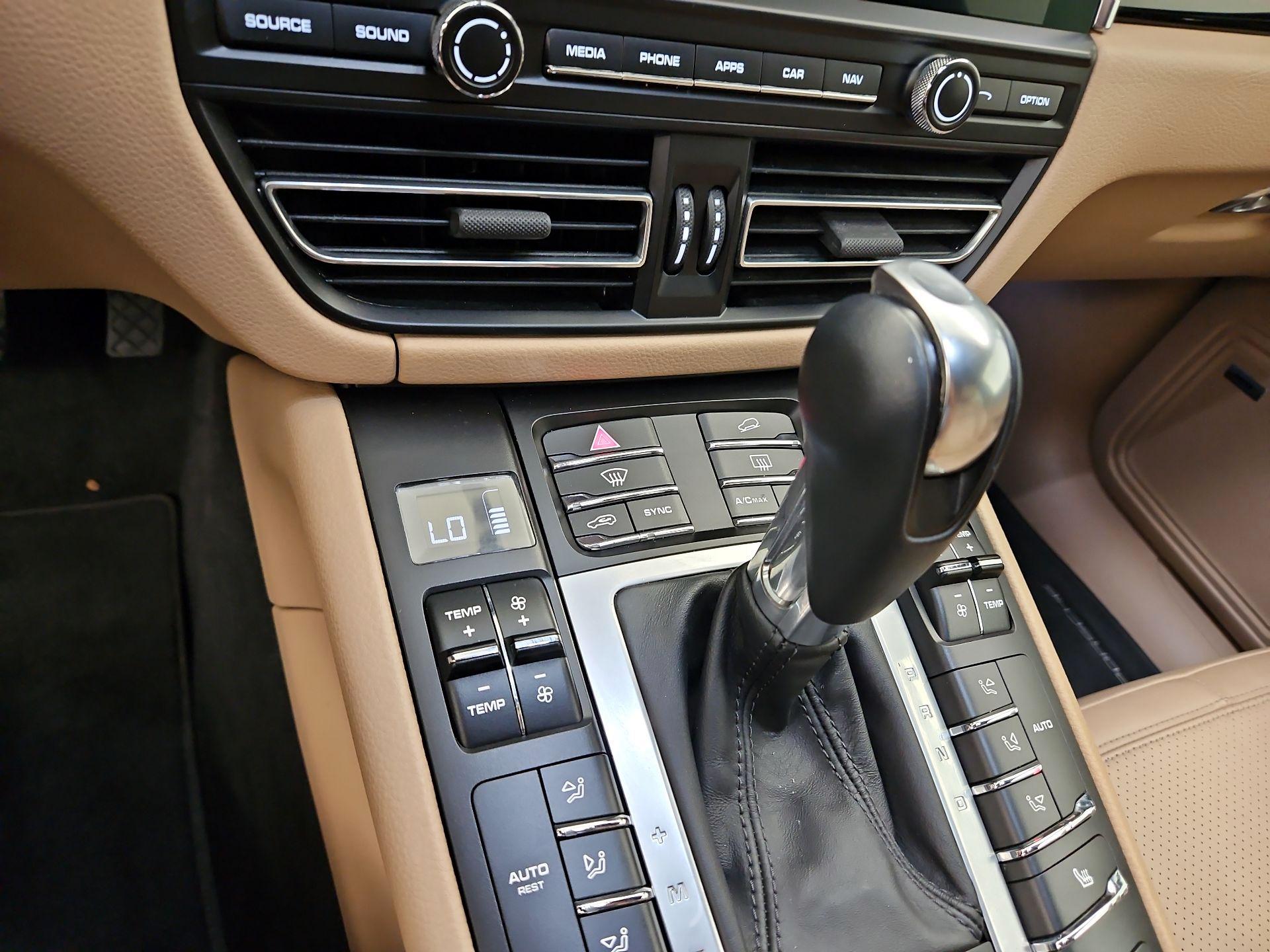 Thumbnail: 2021 Porsche Macan - 17