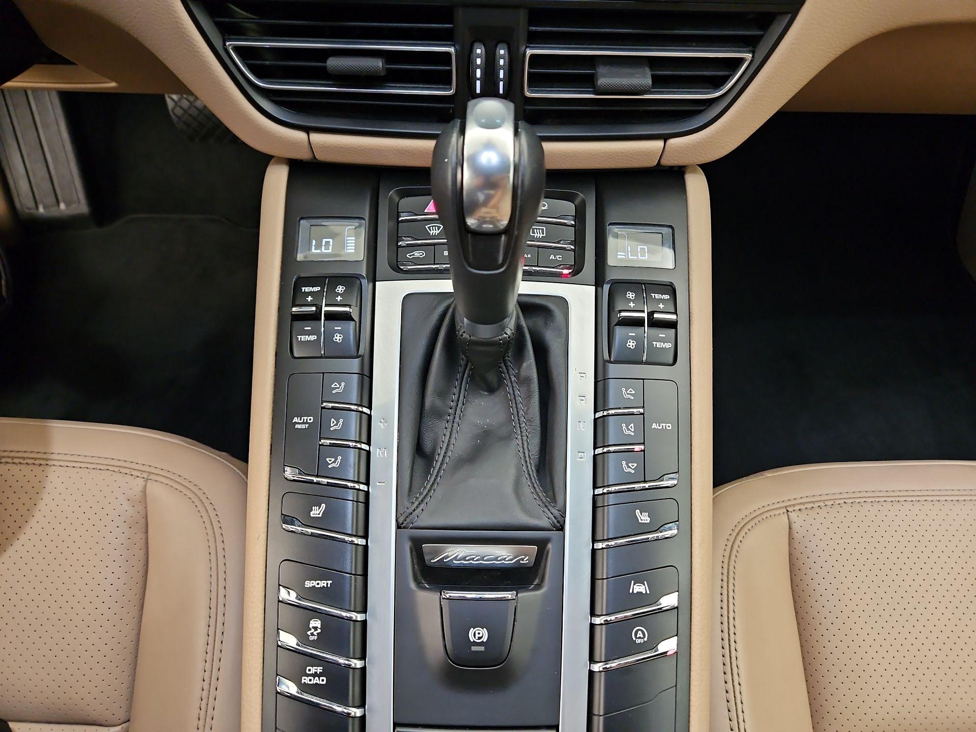 Thumbnail: 2021 Porsche Macan - 18