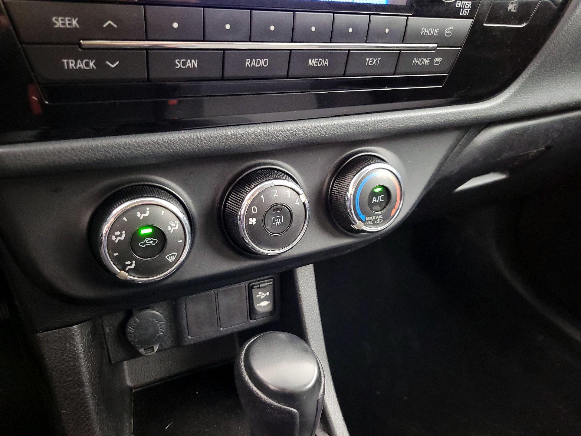 Thumbnail: 2015 Toyota Corolla - 15