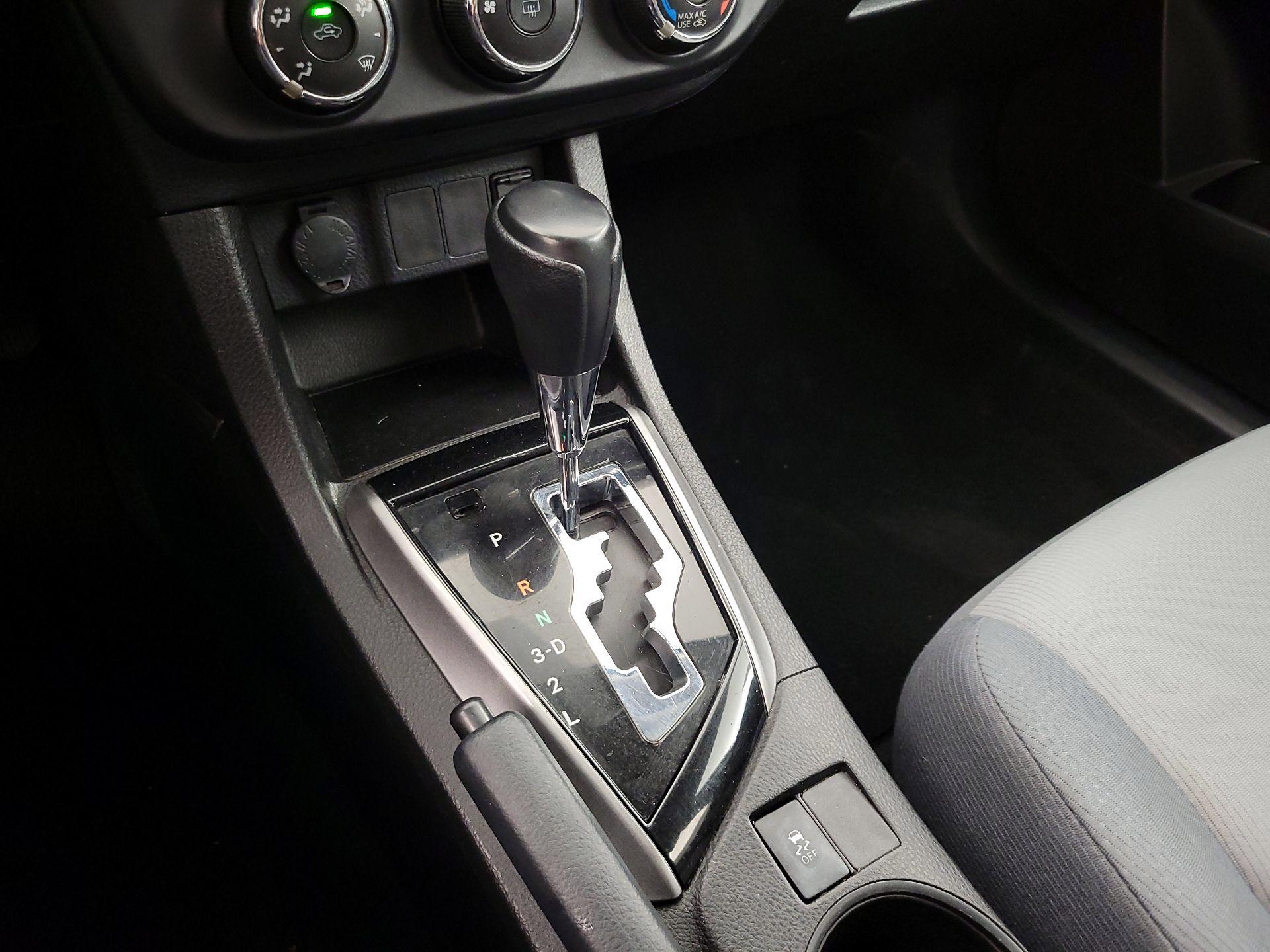 Thumbnail: 2015 Toyota Corolla - 16