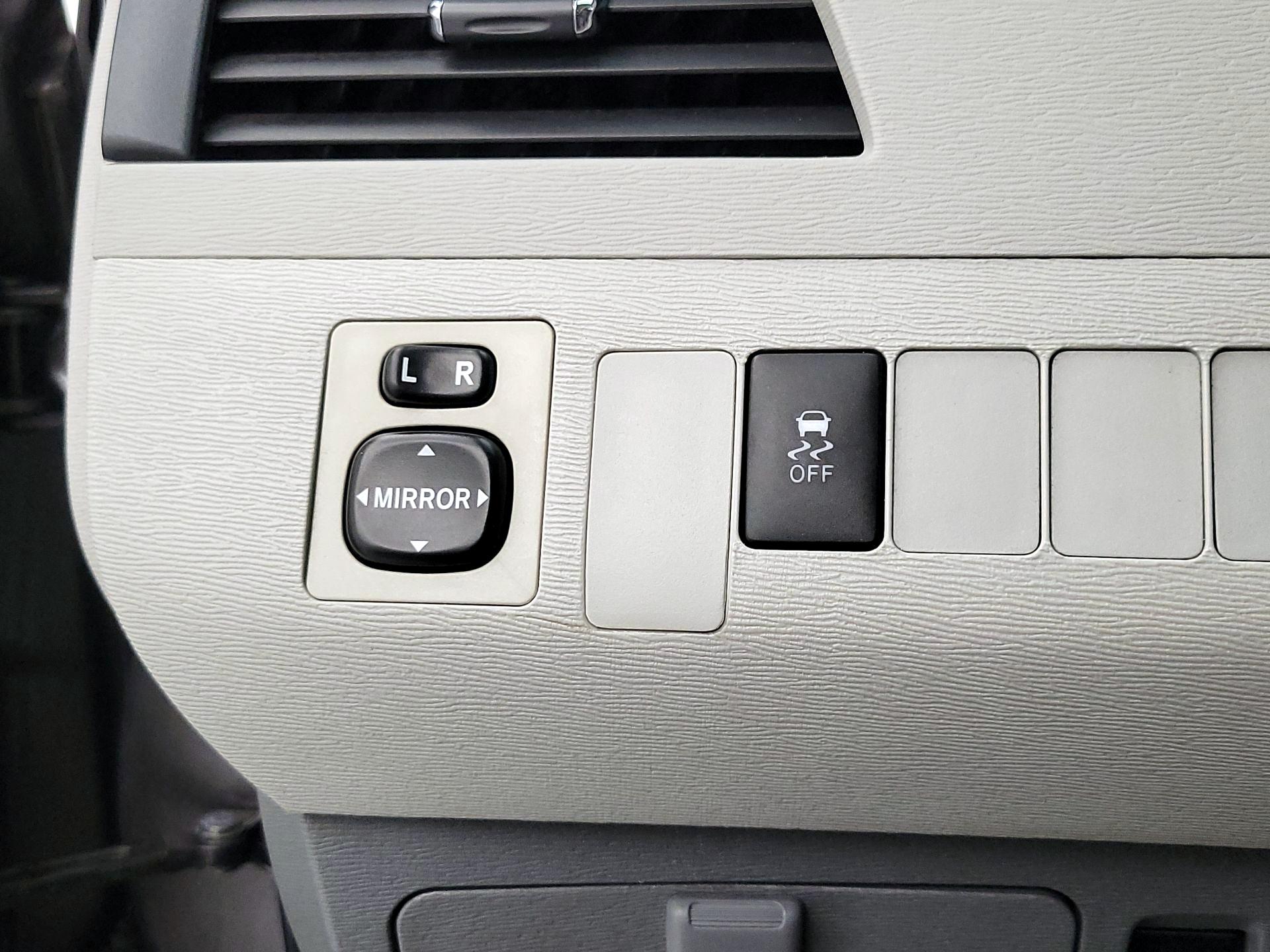 Thumbnail: 2014 Toyota Sienna - 13