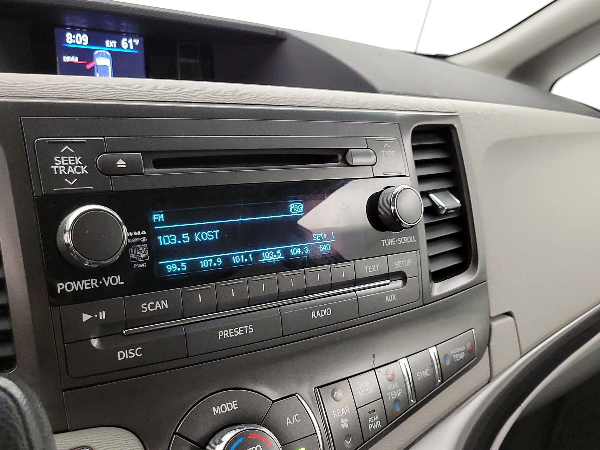 Thumbnail: 2014 Toyota Sienna - 15