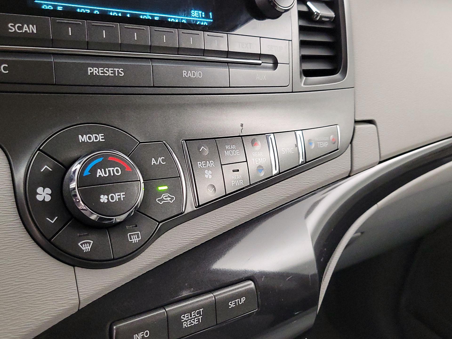 Thumbnail: 2014 Toyota Sienna - 16
