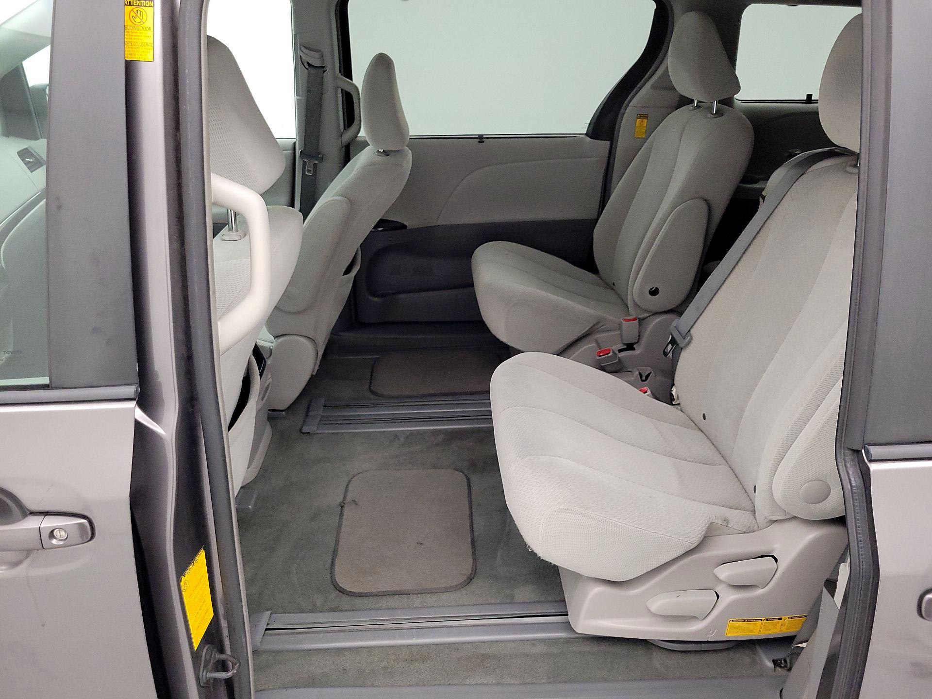 Thumbnail: 2014 Toyota Sienna - 18