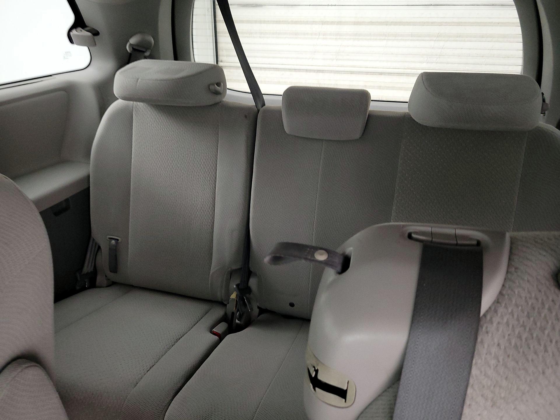 Thumbnail: 2014 Toyota Sienna - 19
