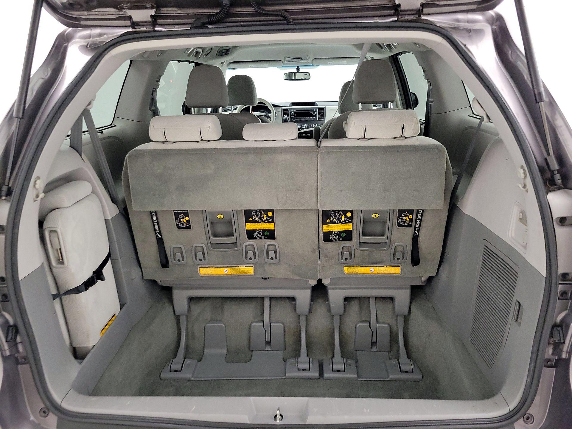 Thumbnail: 2014 Toyota Sienna - 20
