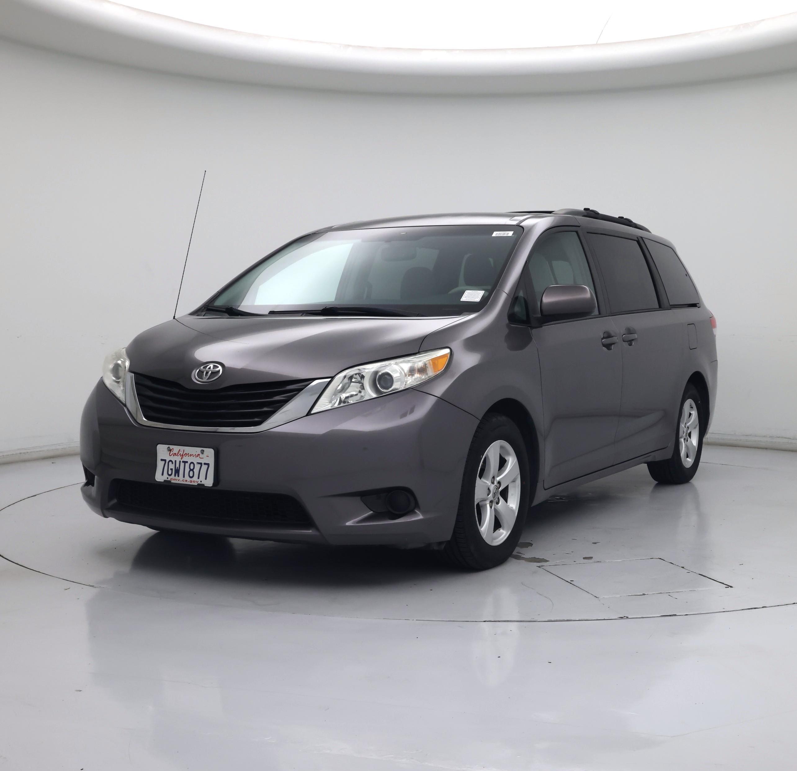 Thumbnail: 2014 Toyota Sienna - 4