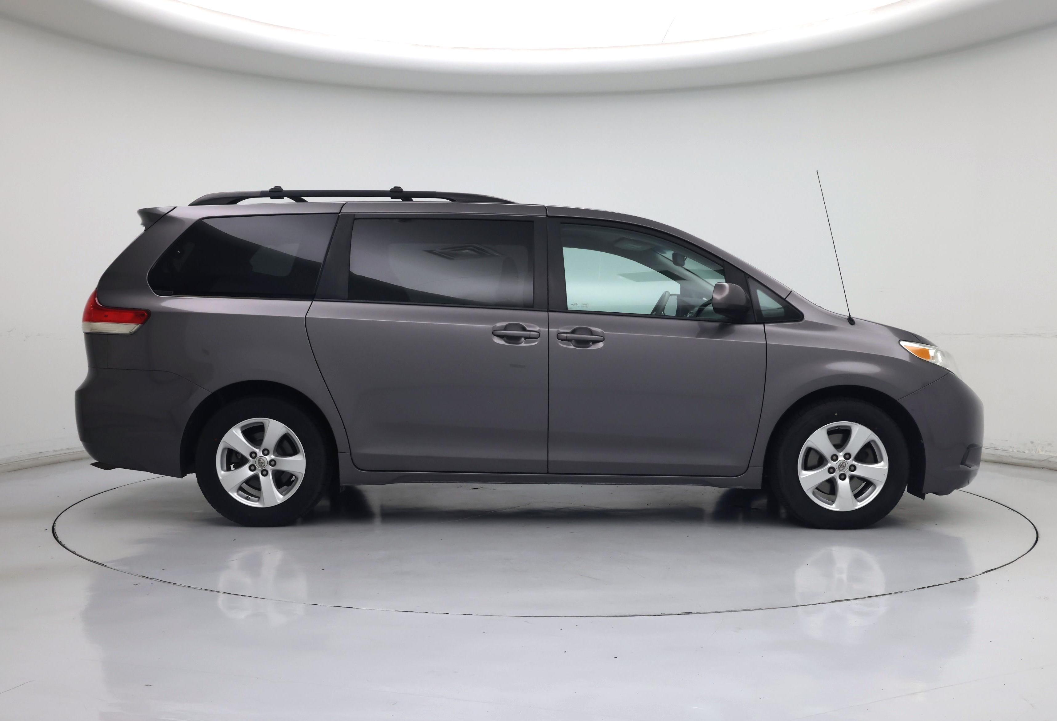 Thumbnail: 2014 Toyota Sienna - 7