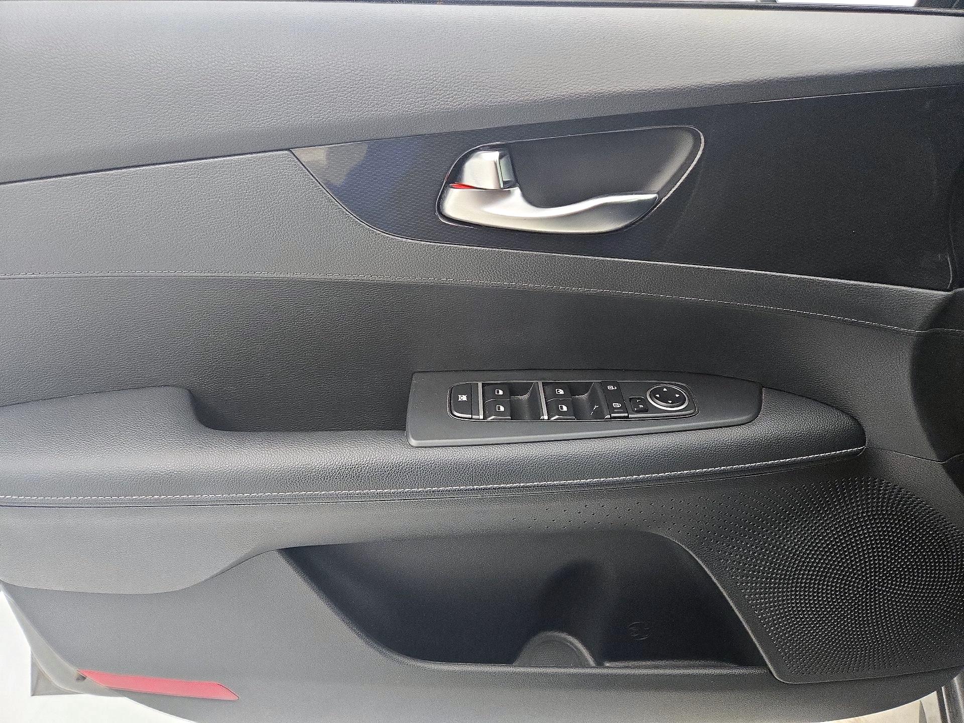 Thumbnail: 2023 Kia Forte - 12