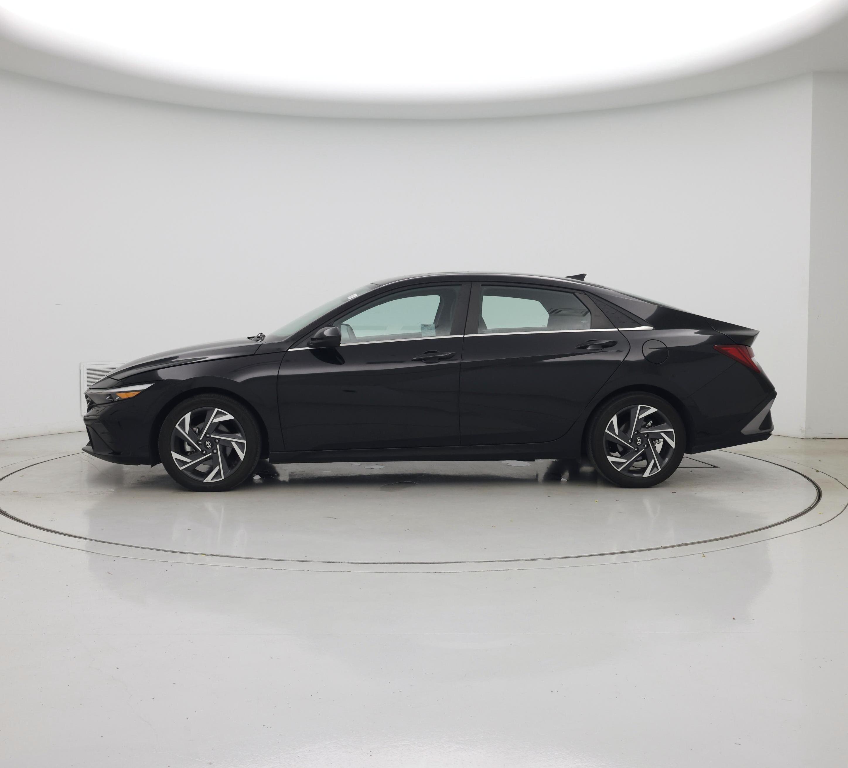 Thumbnail: 2024 Hyundai Elantra - 3