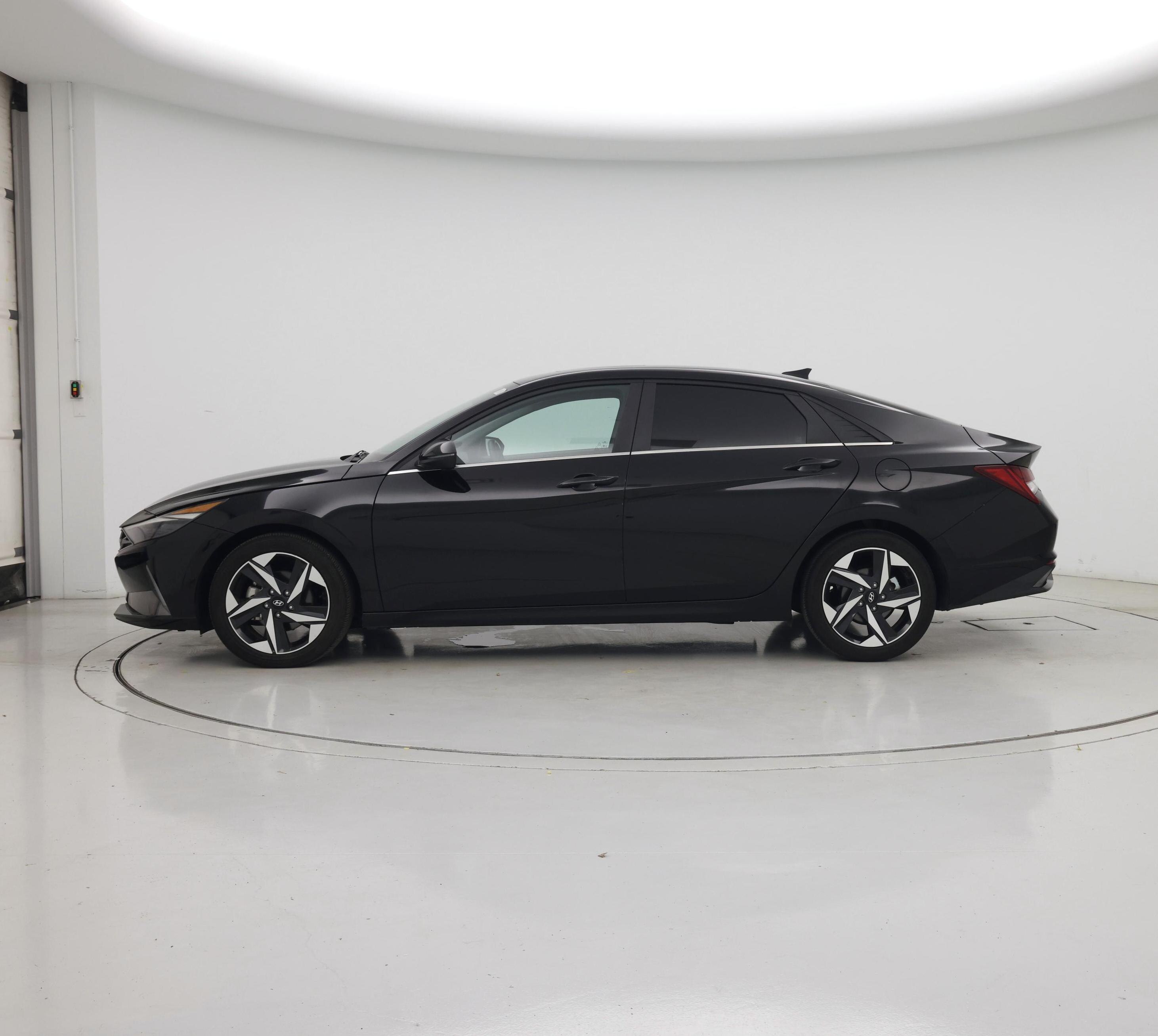Thumbnail: 2023 Hyundai Elantra - 3