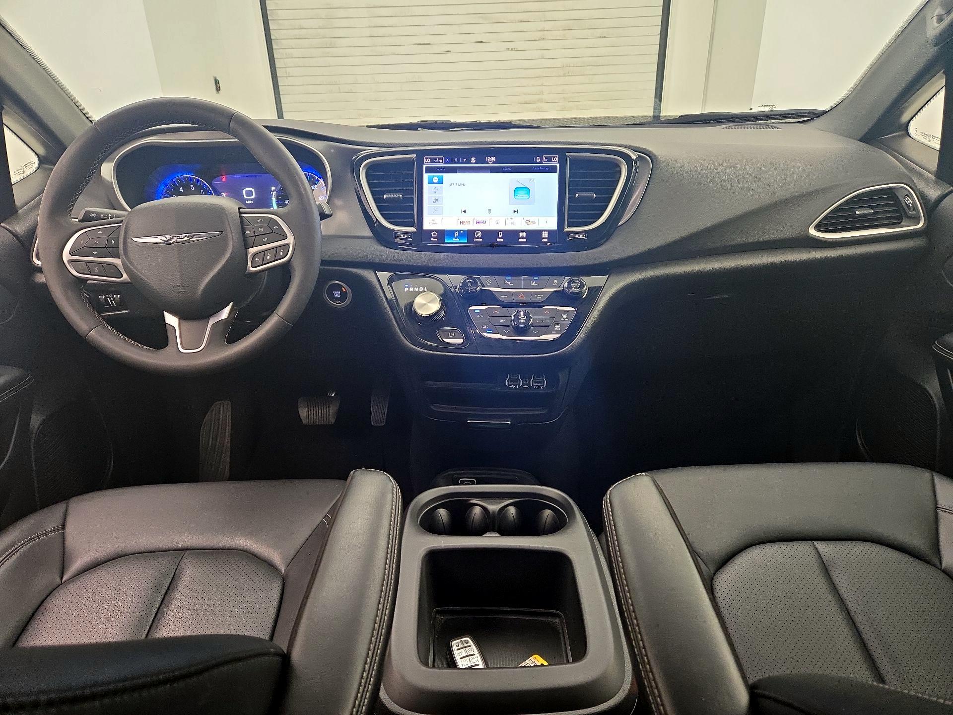Thumbnail: 2025 Chrysler Pacifica - 9