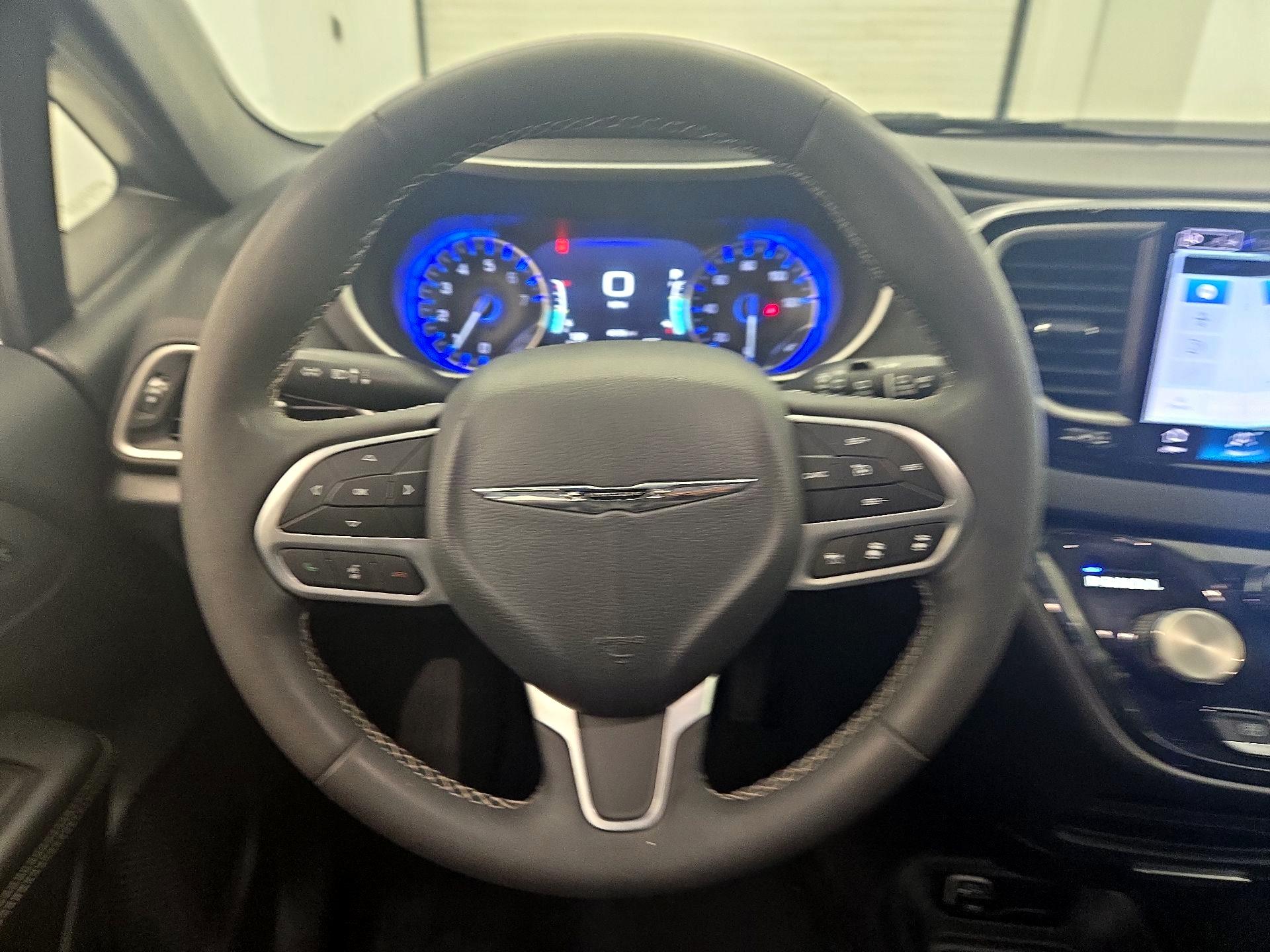 Thumbnail: 2025 Chrysler Pacifica - 10