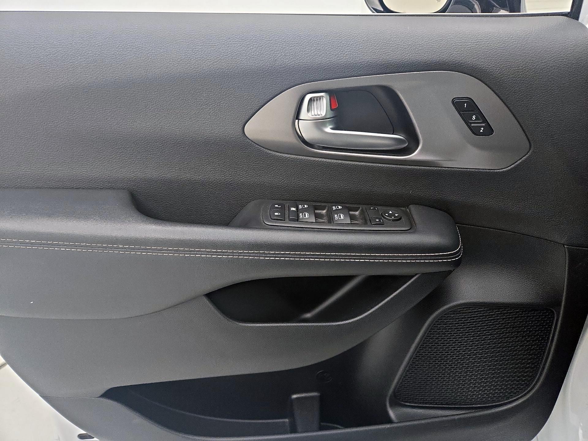 Thumbnail: 2025 Chrysler Pacifica - 12