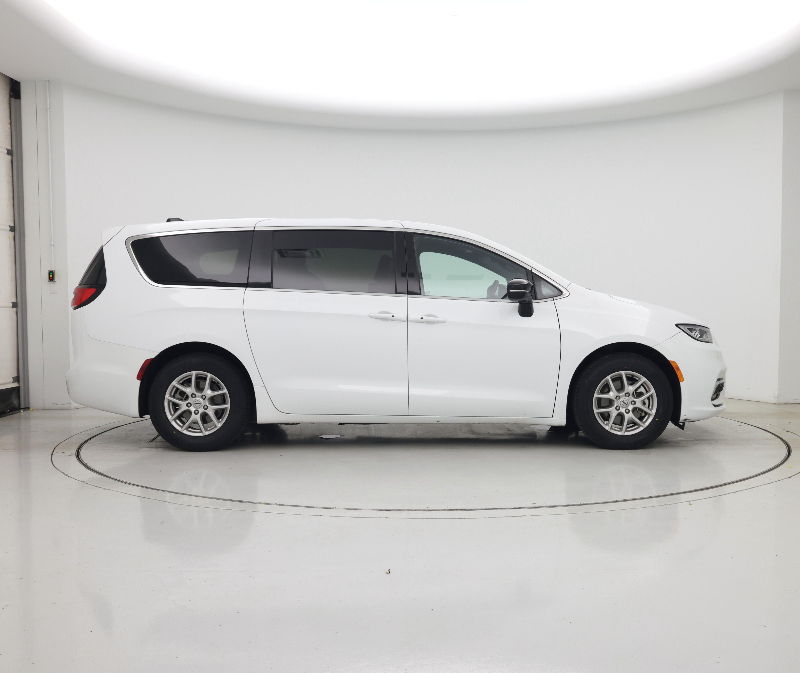 Thumbnail: 2025 Chrysler Pacifica - 7