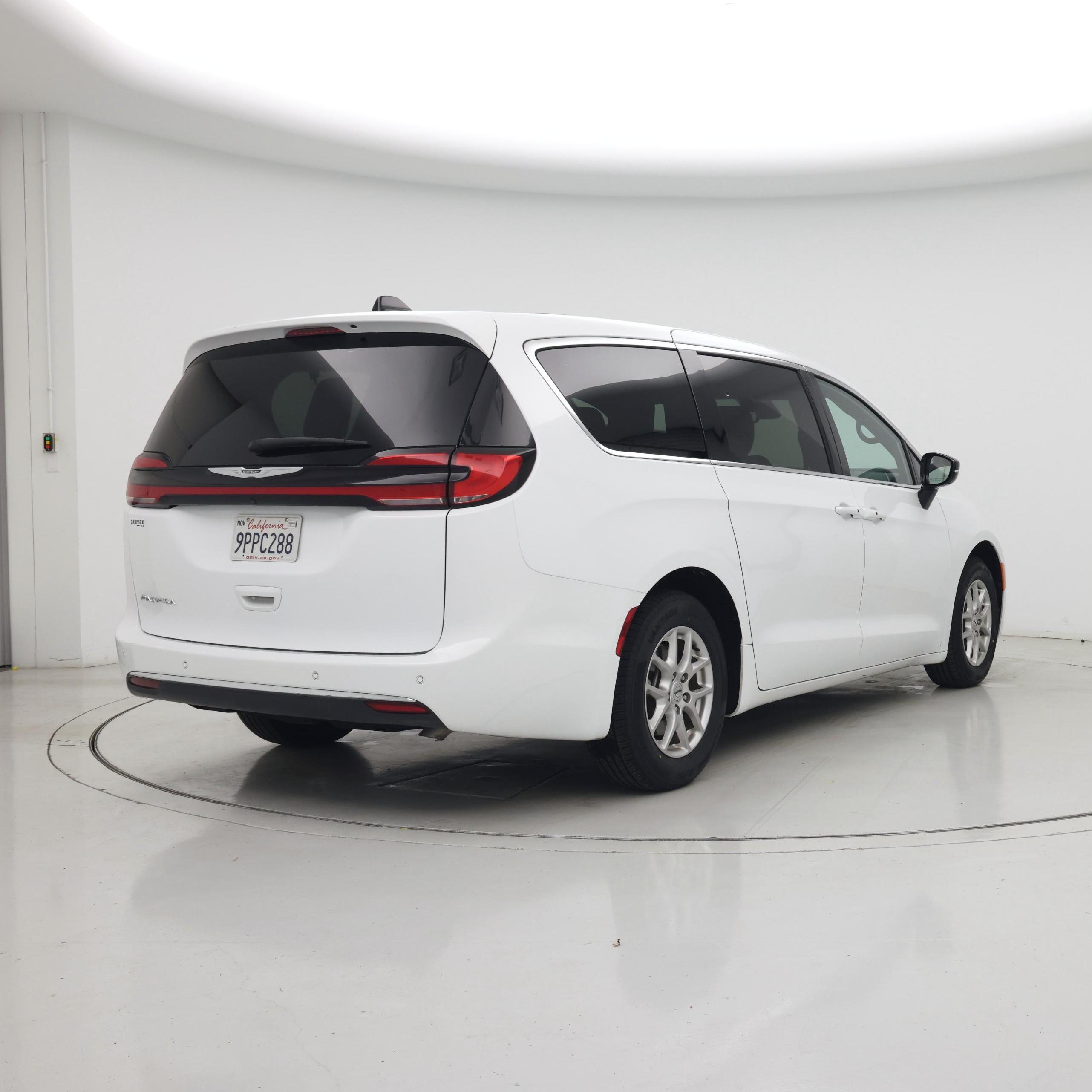 Thumbnail: 2025 Chrysler Pacifica - 8