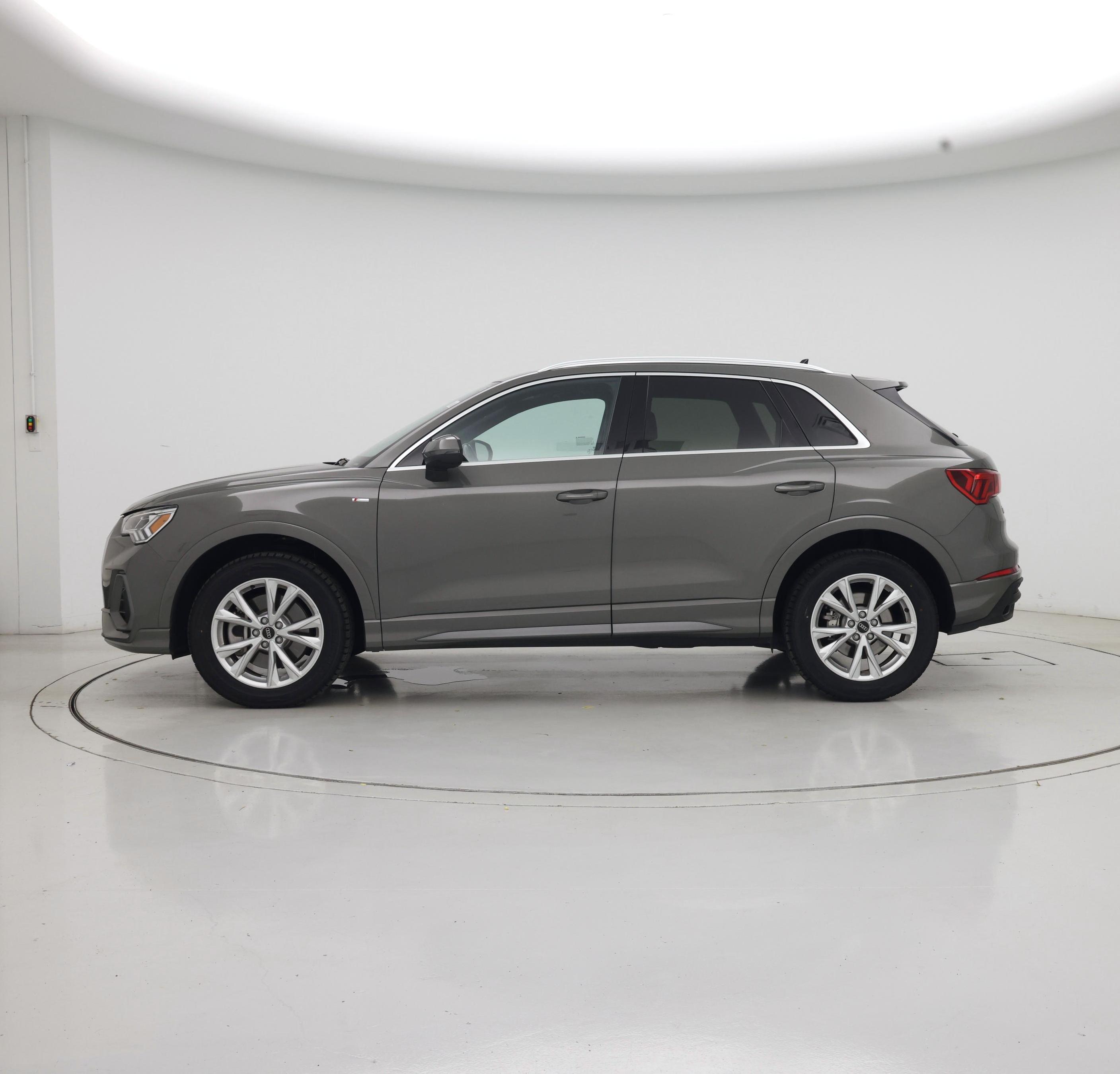 Thumbnail: 2024 Audi Q3 - 3