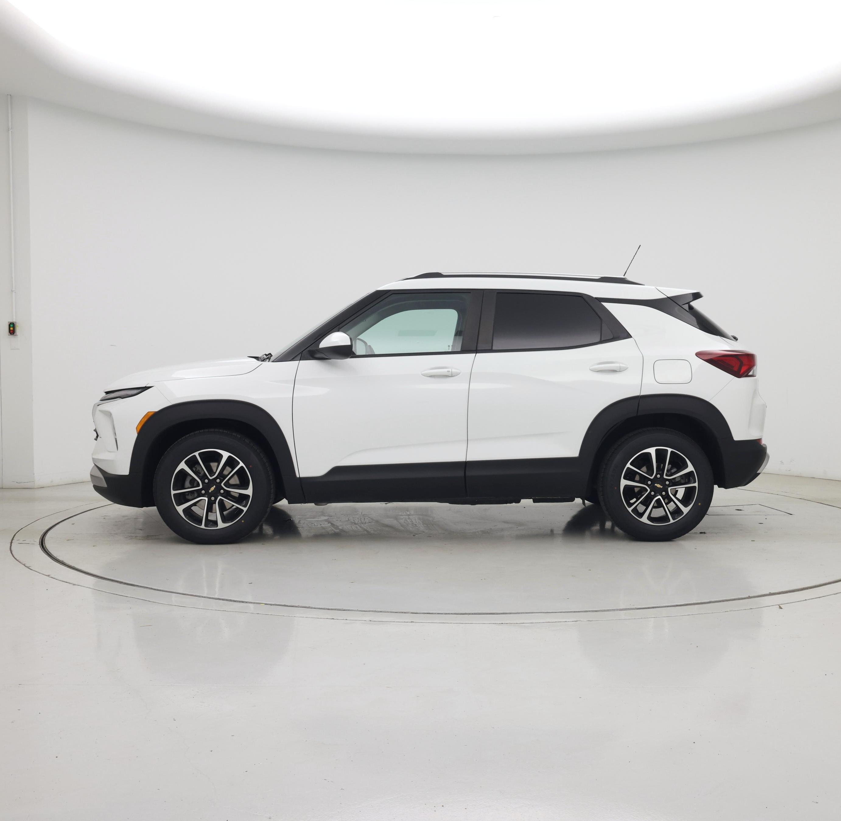 Thumbnail: 2024 Chevrolet TrailBlazer - 3