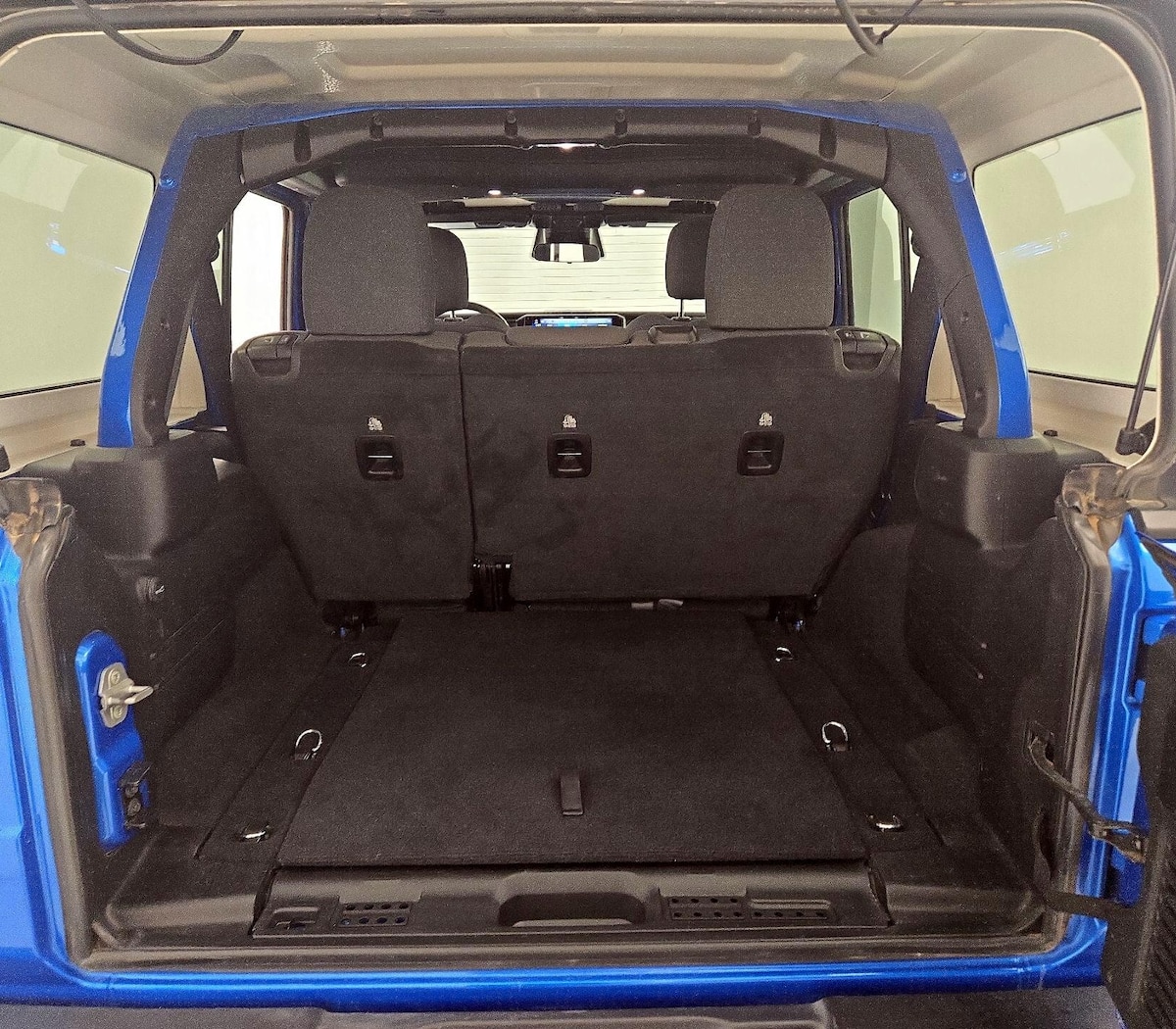 Trunk/Cargo (Seats Up)