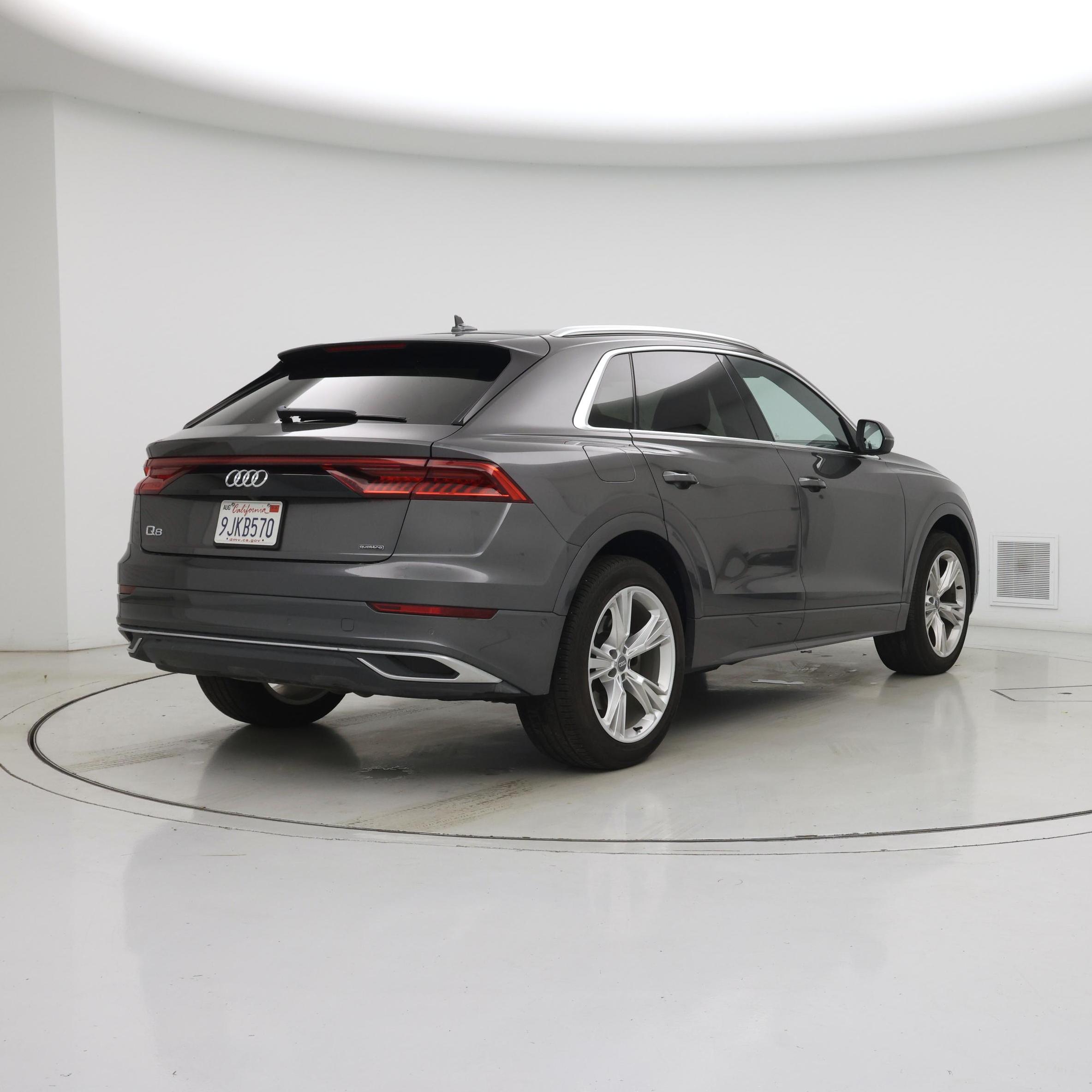 Thumbnail: 2020 Audi Q8 - 8