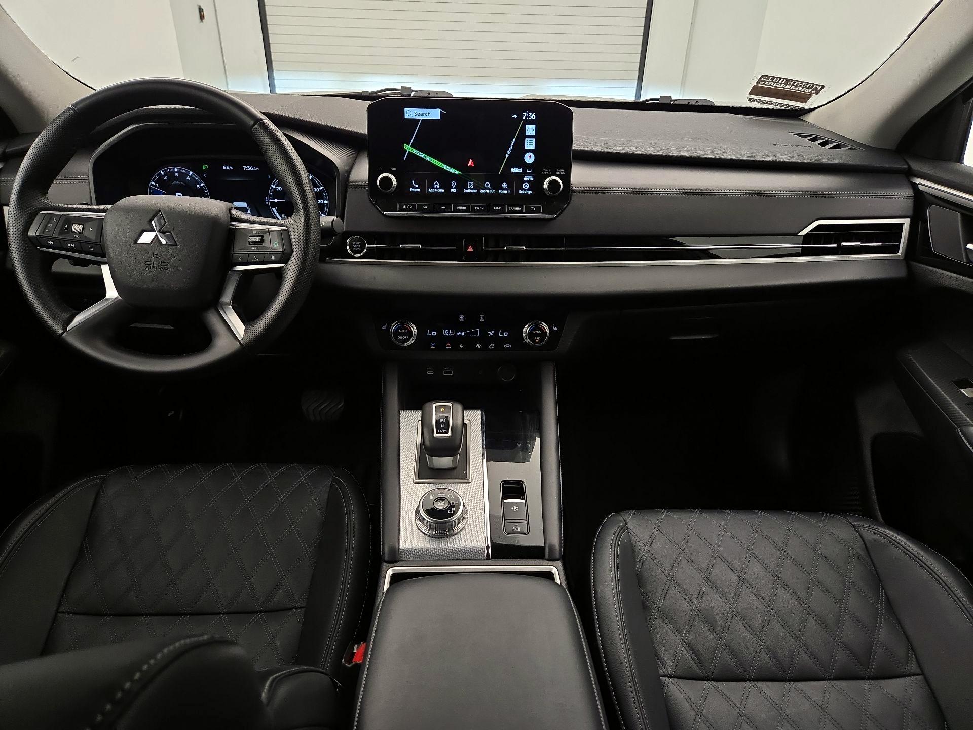 Thumbnail: 2024 Mitsubishi Outlander - 9