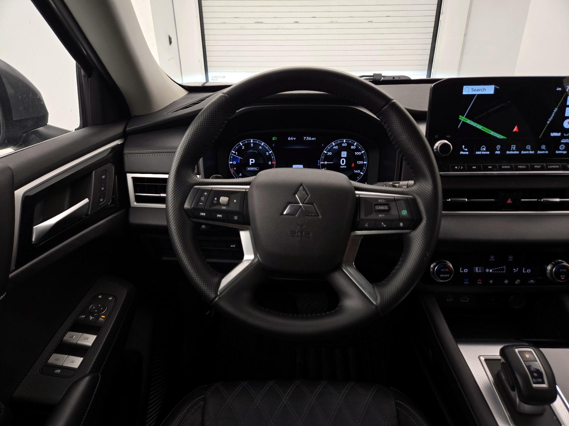 Thumbnail: 2024 Mitsubishi Outlander - 10