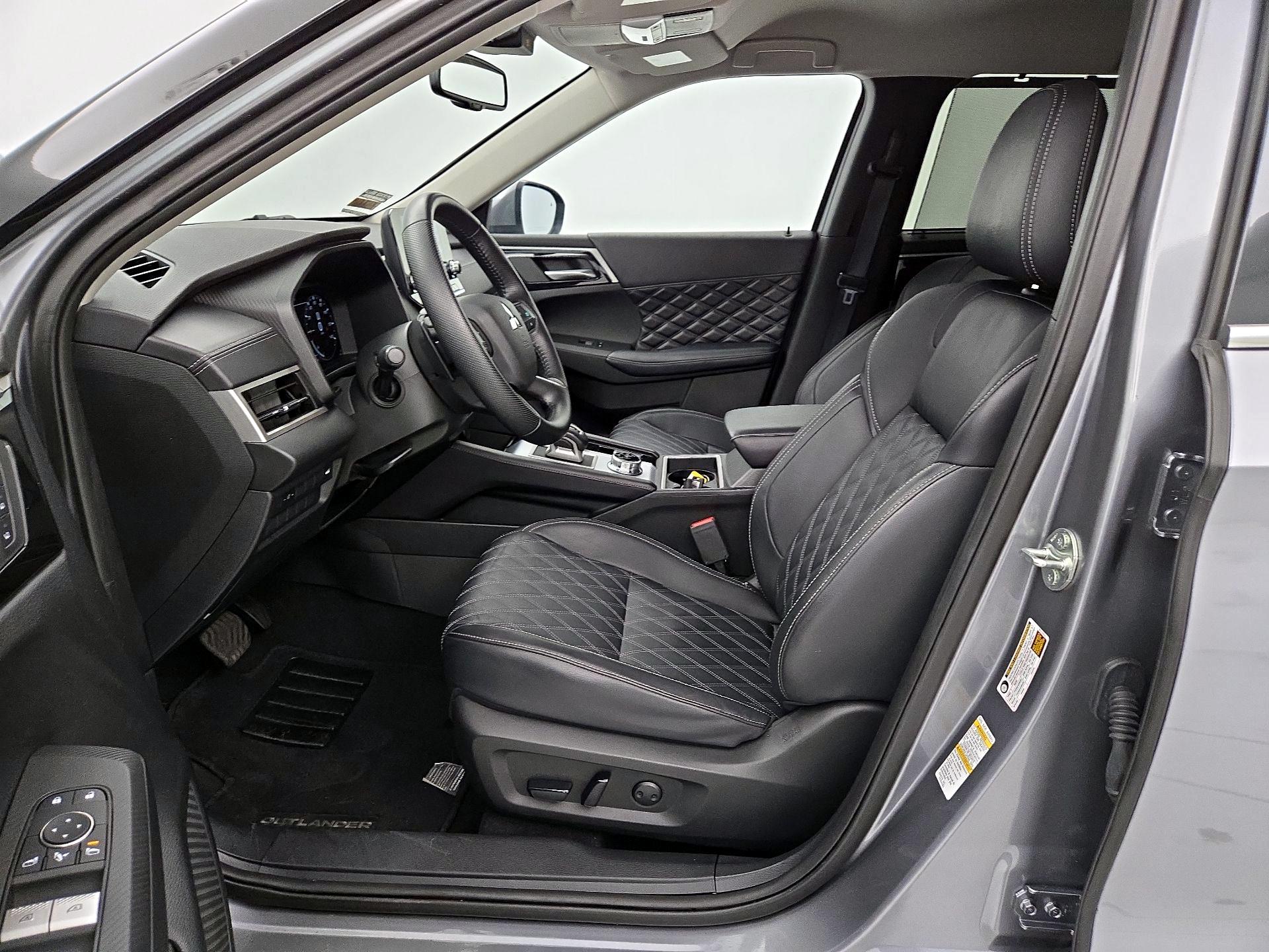 Thumbnail: 2024 Mitsubishi Outlander - 11