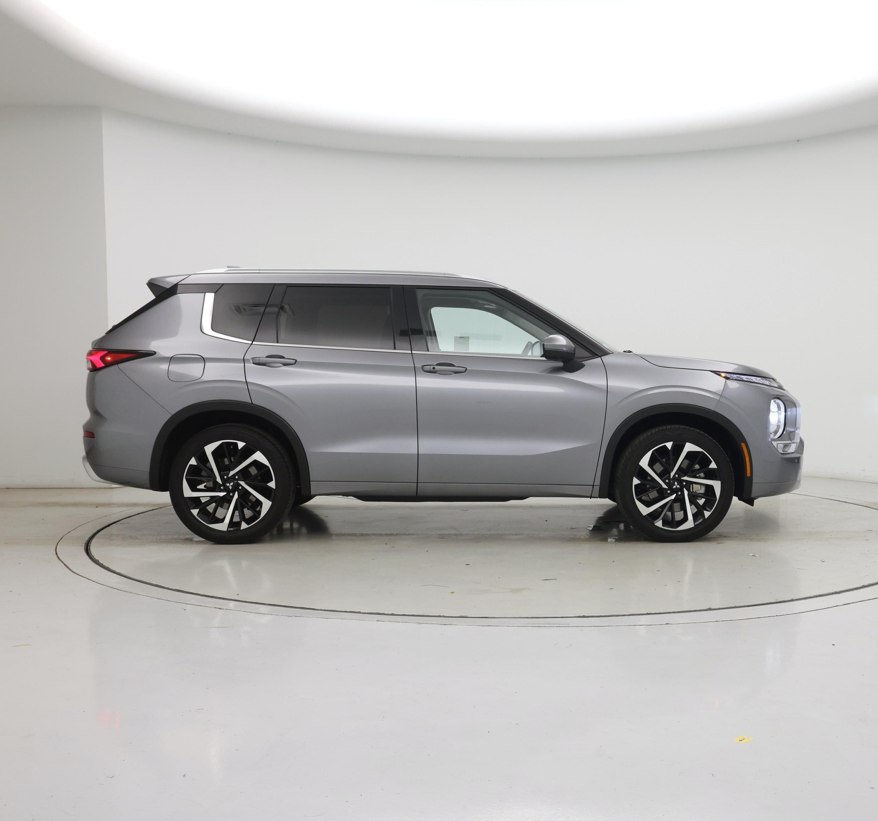 Thumbnail: 2024 Mitsubishi Outlander - 7