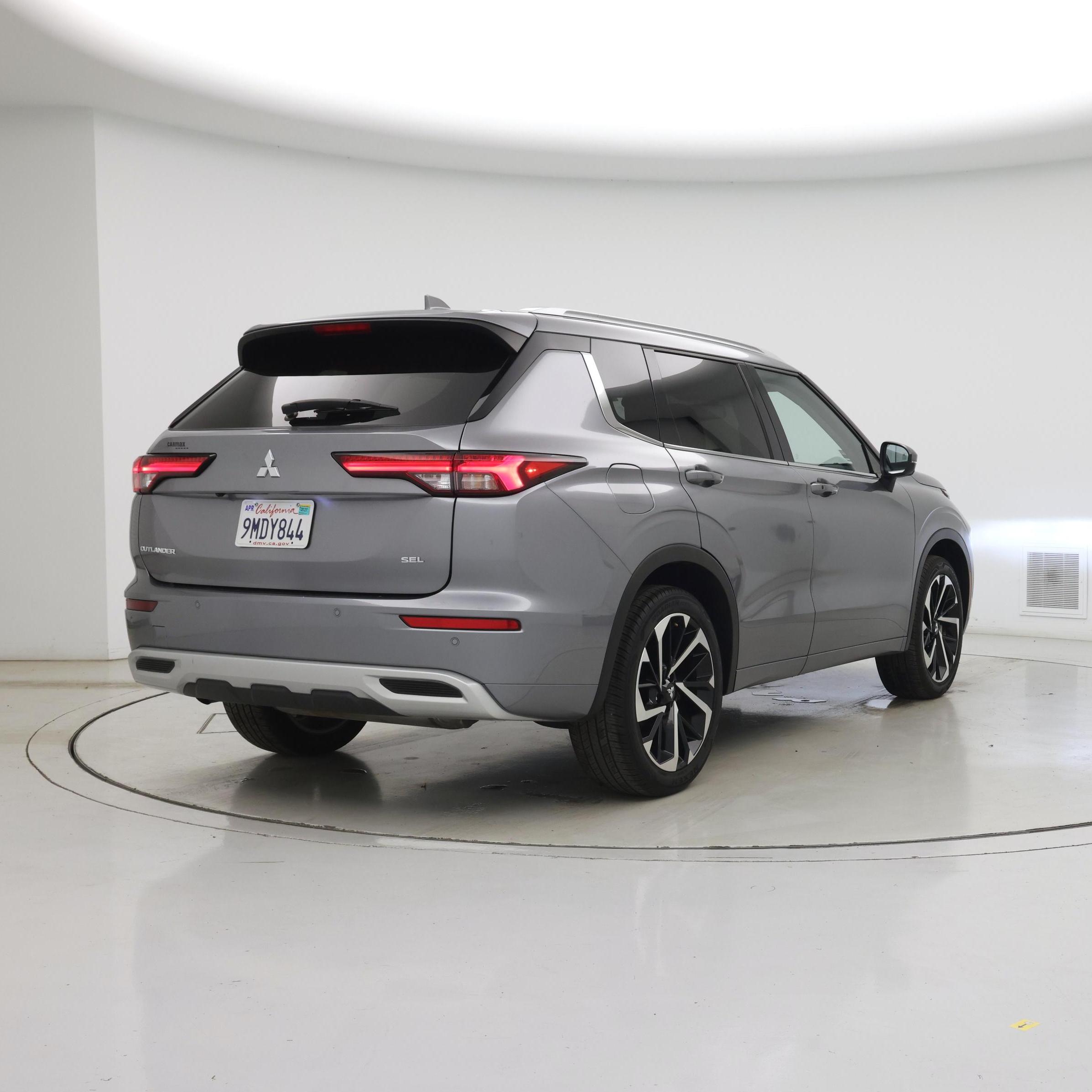 Thumbnail: 2024 Mitsubishi Outlander - 8