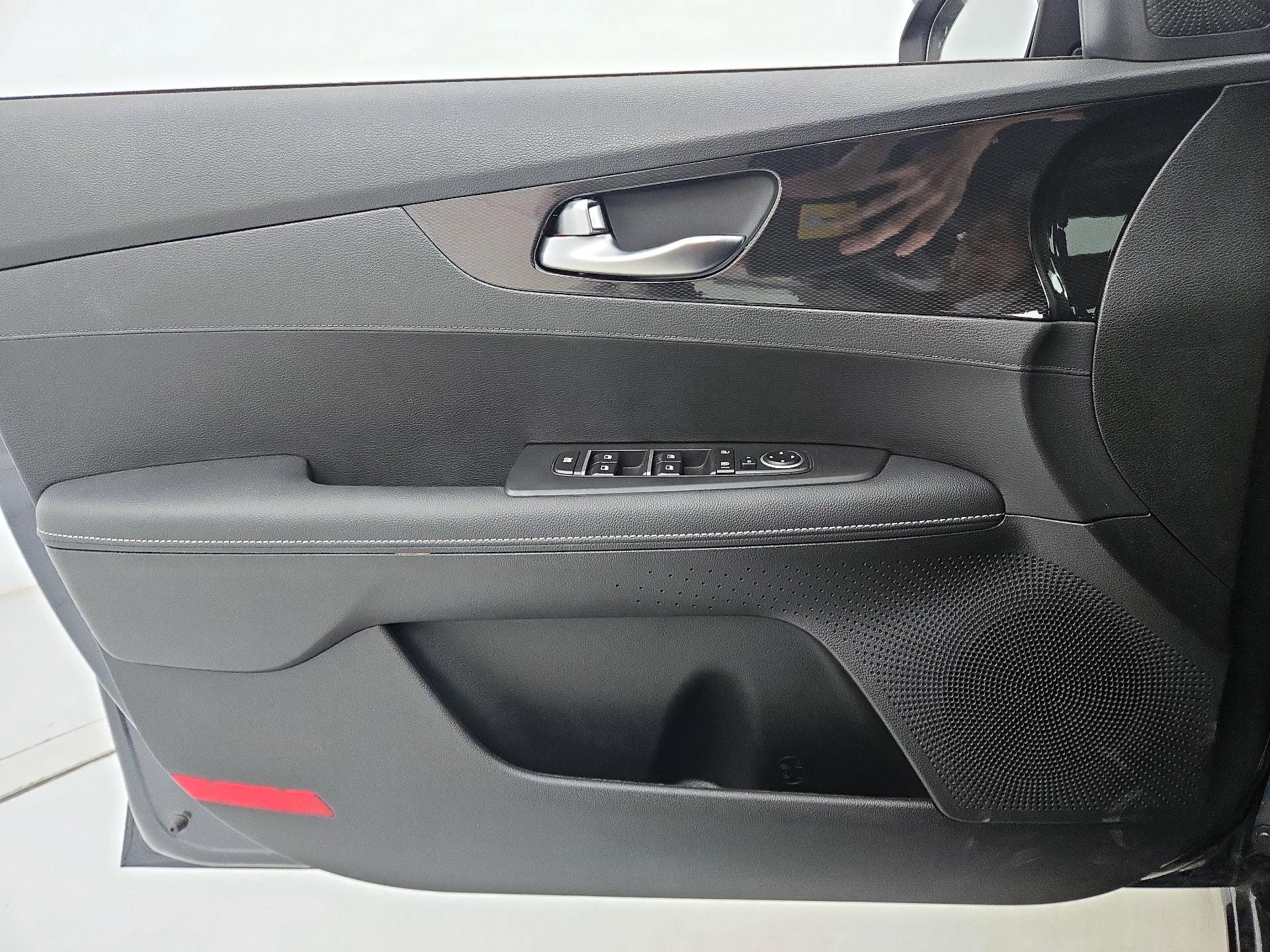 Thumbnail: 2023 Kia Forte - 12