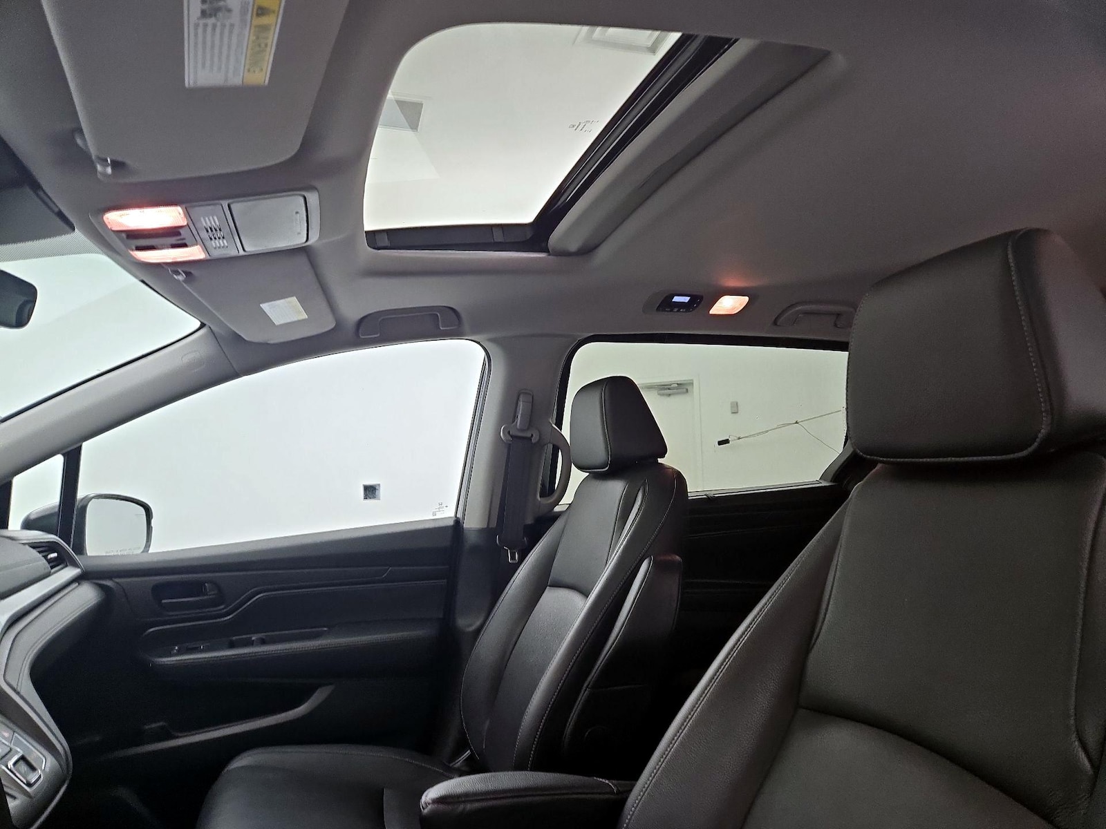 Sunroof(s) & Overhead Airbags